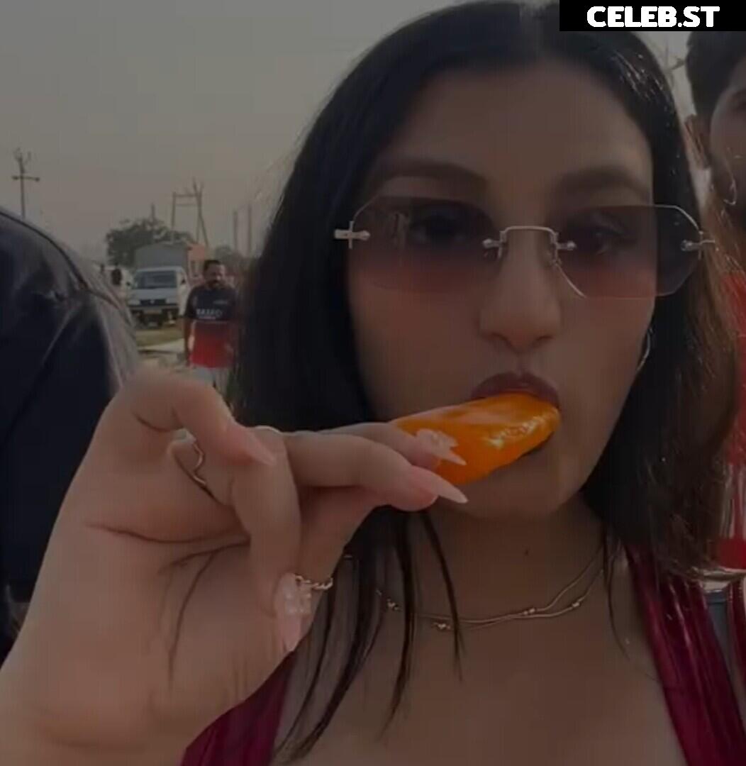 @_ayushaaaa__ / Ayusha Image 10808871