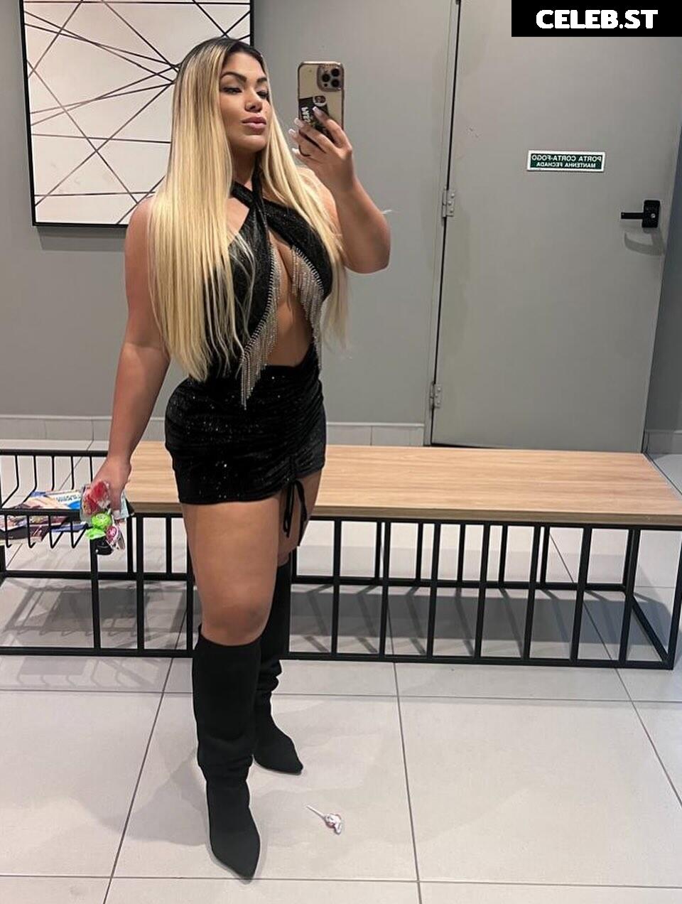 Mulher filé / Yani de Simone Image 10801225