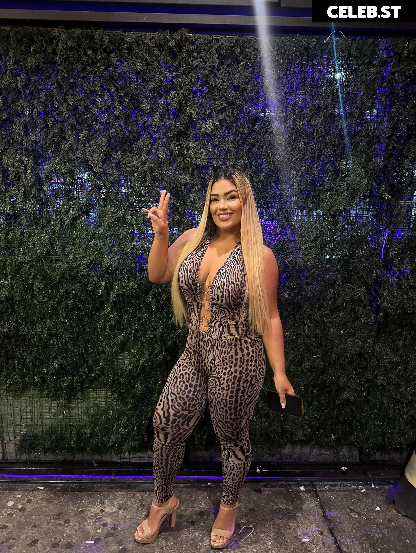 Mulher filé / Yani de Simone Image 10801232