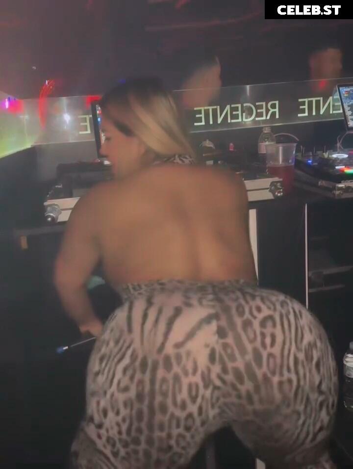 Mulher filé / Yani de Simone Image 10801236