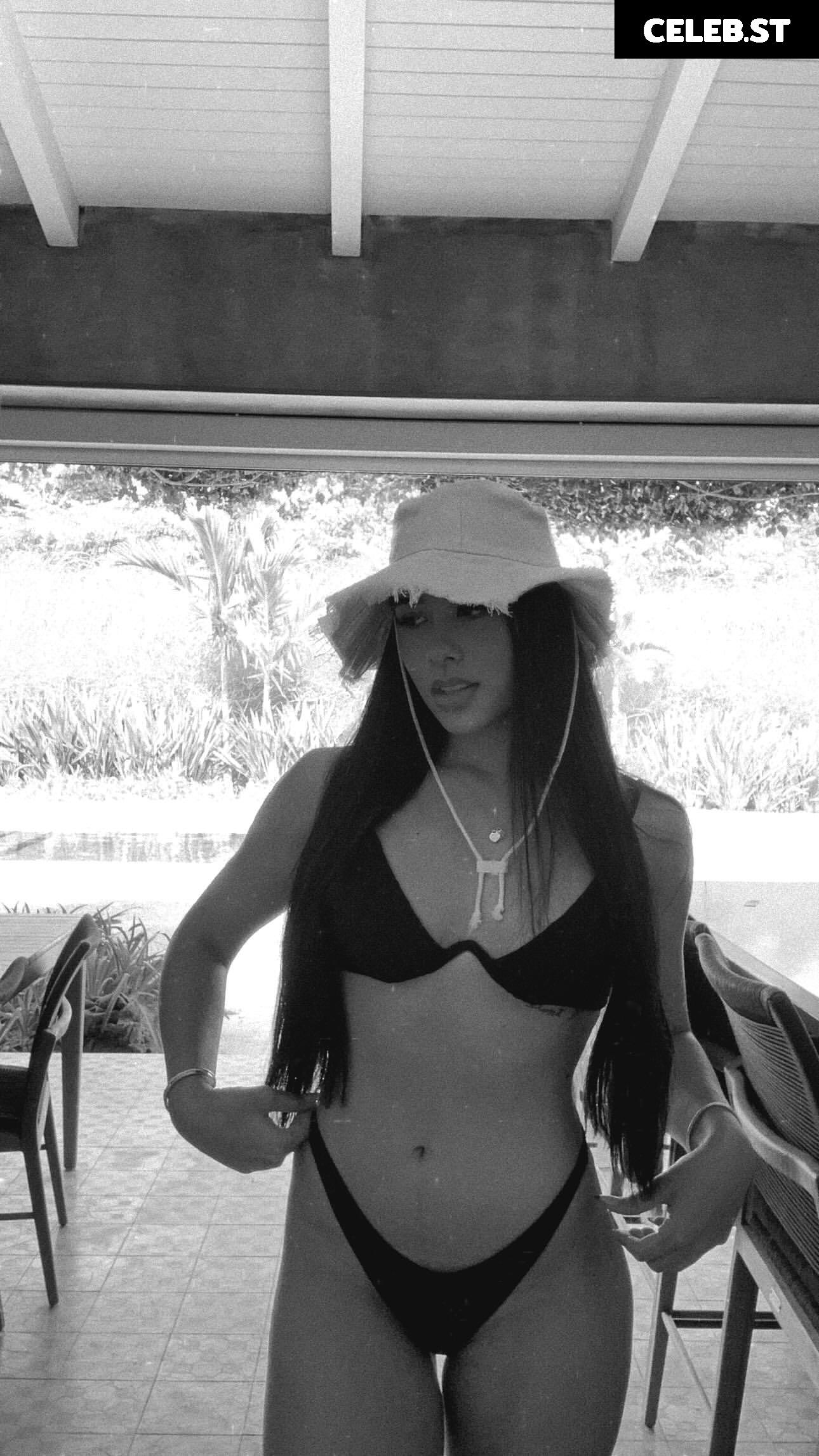 Cinthia Cruz Image 10710244