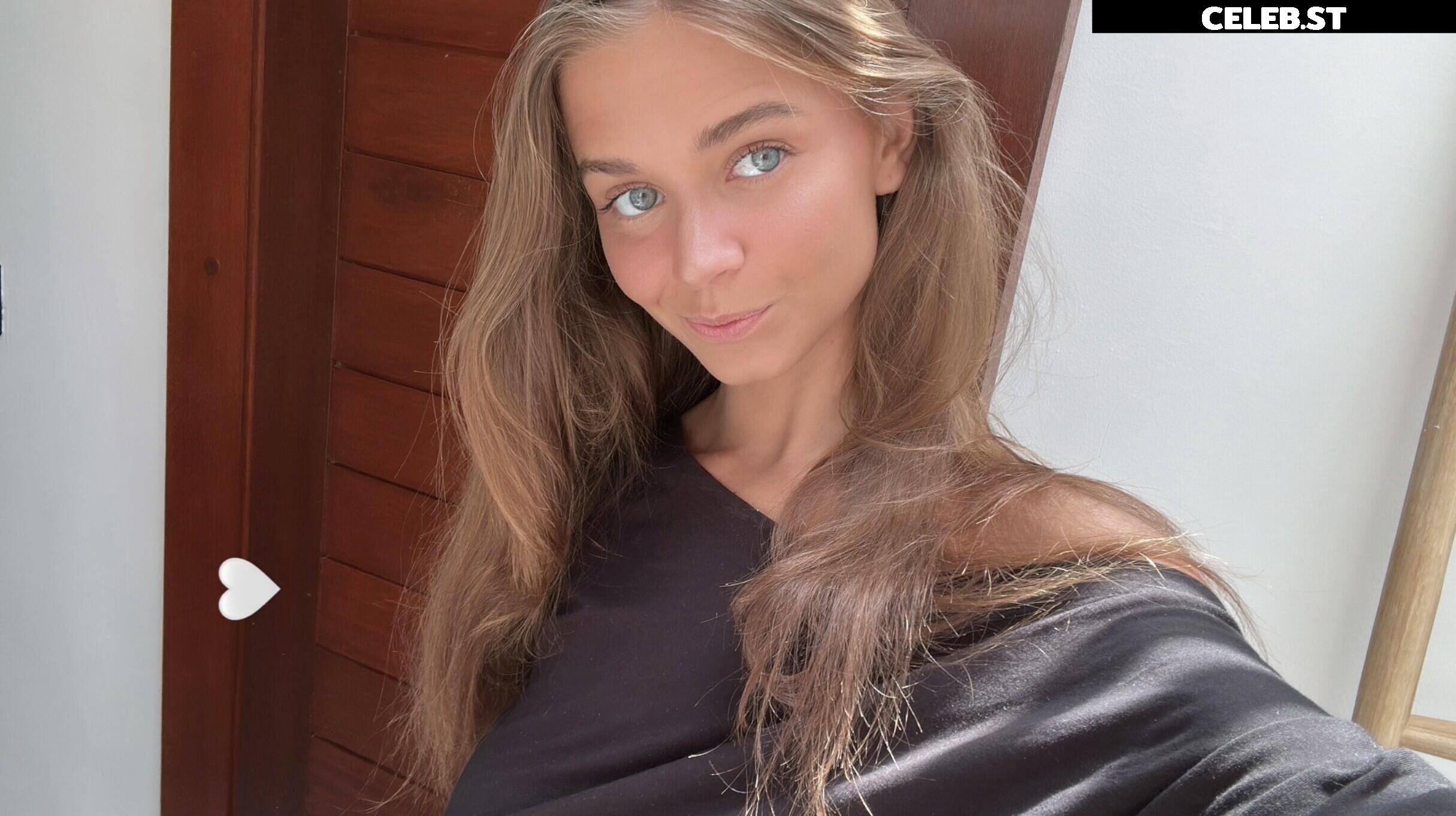Chloe Campbell Image 10724576