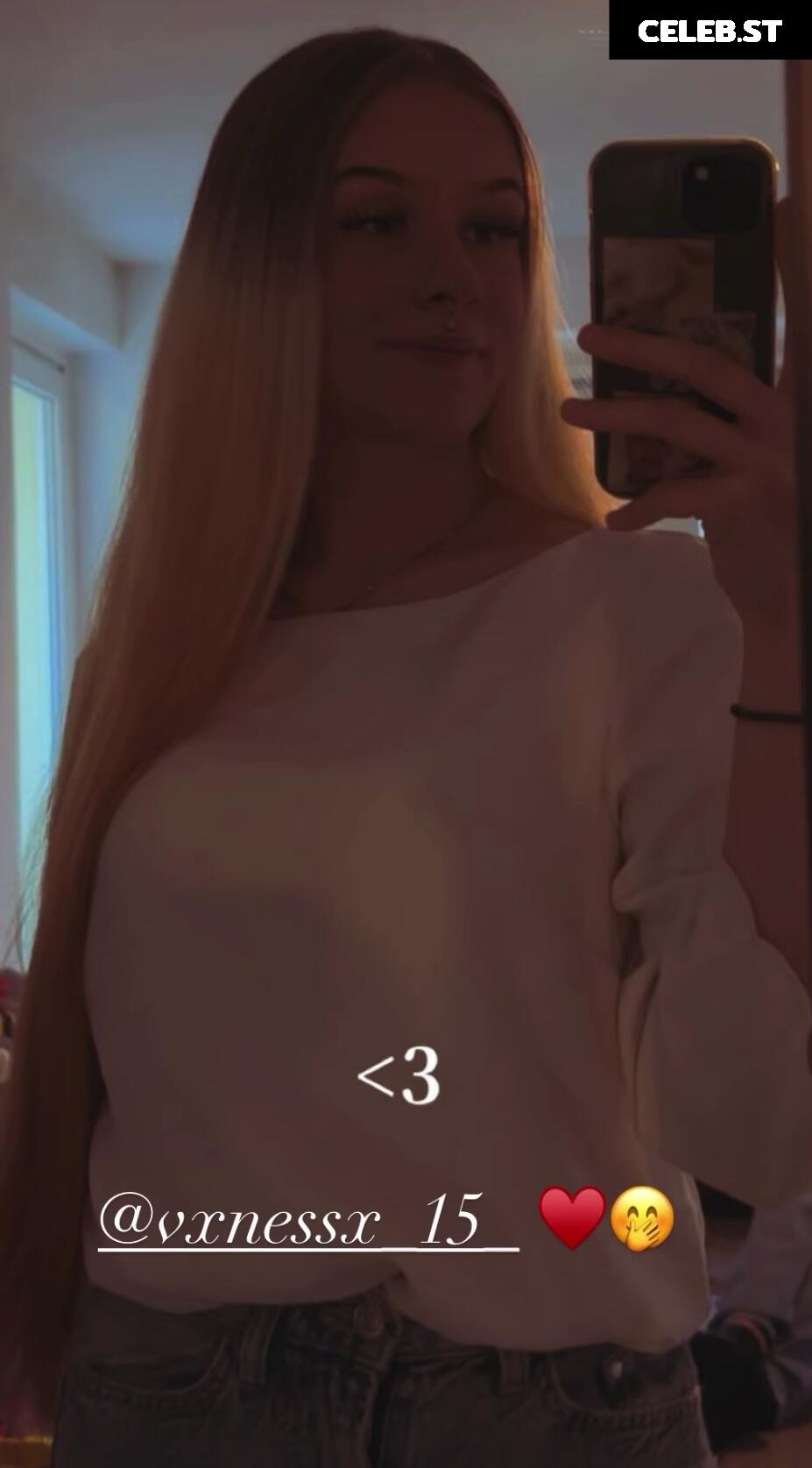 _a_x_n_x / Anna Mueller Image 10721834