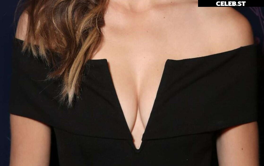 Halston Sage Image 10721162