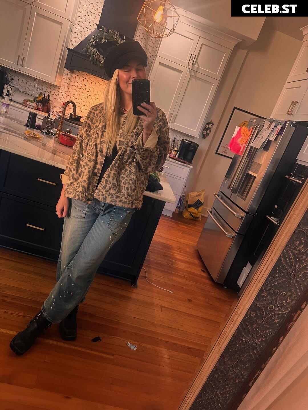 Renee Paquette Image 10721251