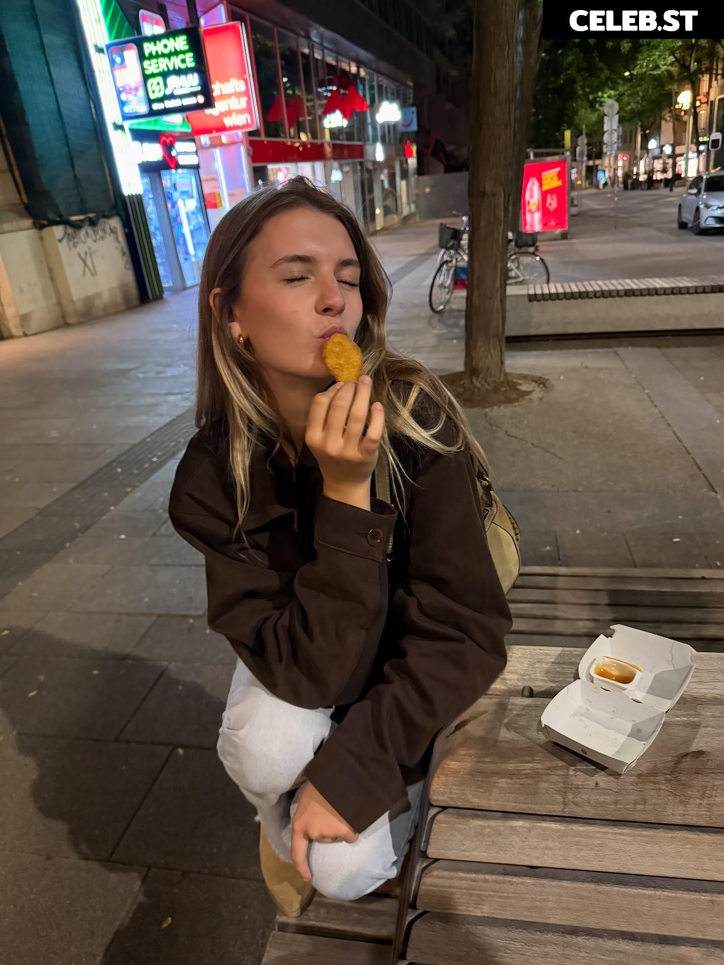Lena Kozlovac / justtrustmeiknow / lena.koz_ / Lena.kozlovac Image 10722939