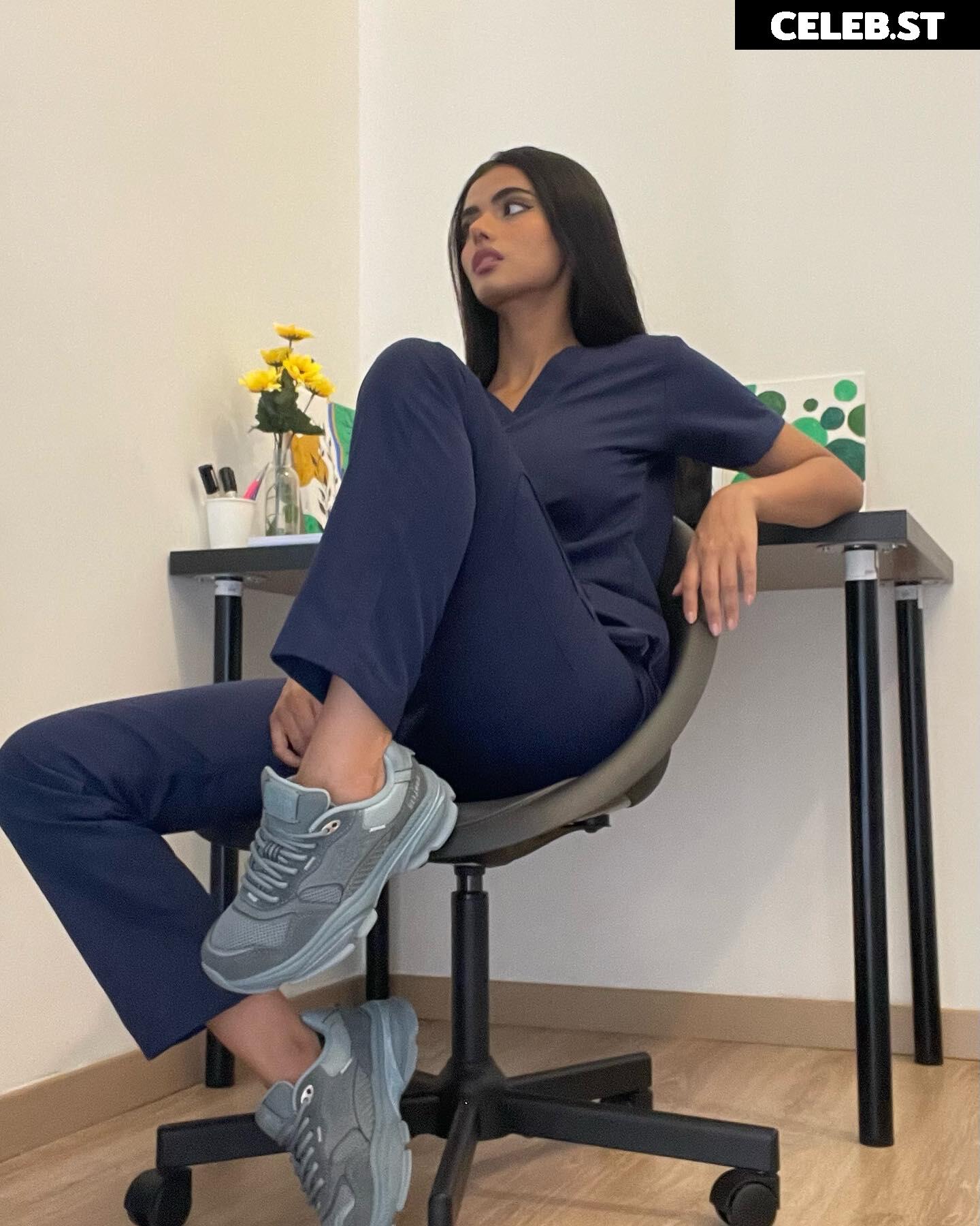 Marina / marvnaa Image 10722170