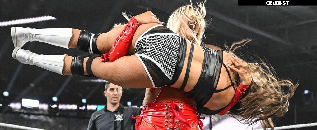 Wren Sinclair / Madi Wrenkowski Image 10708287