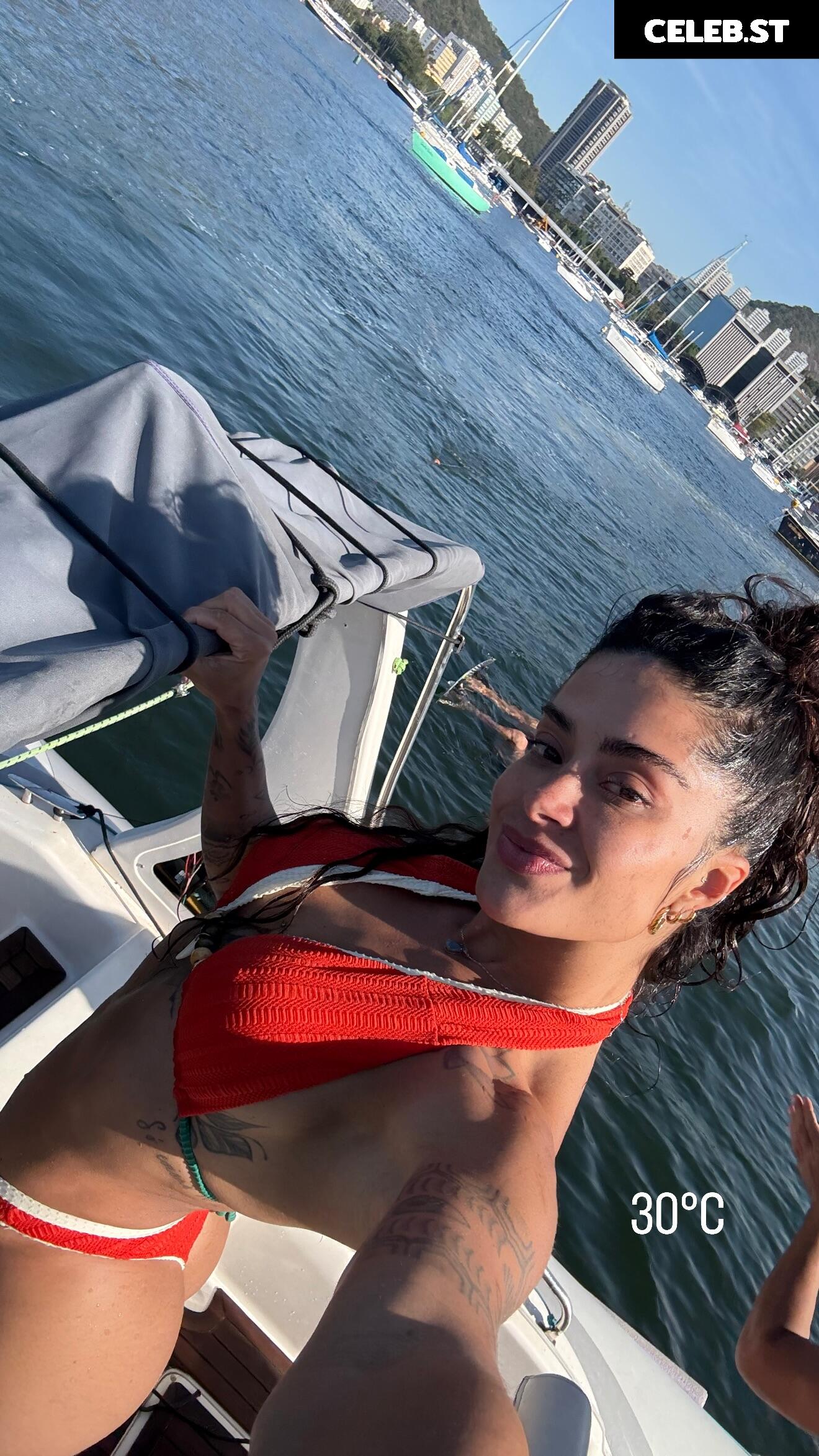 Aline Riscado Image 10709269