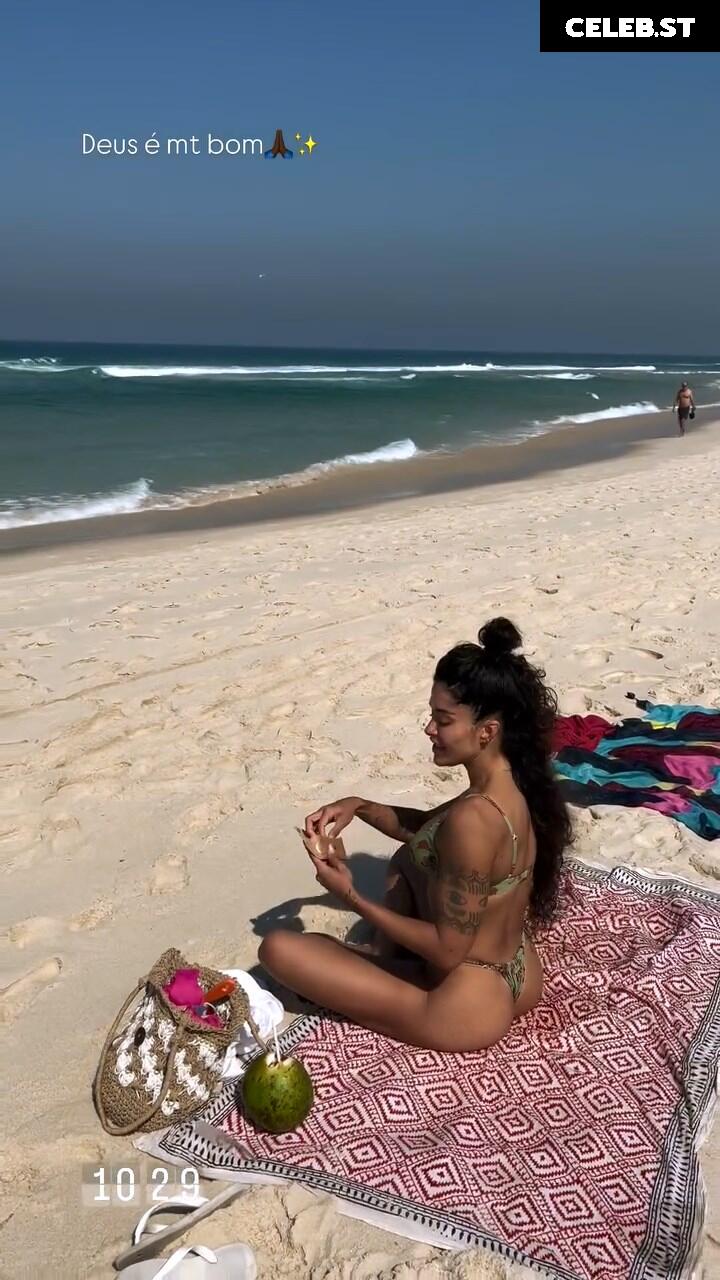 Aline Riscado Image 10709272