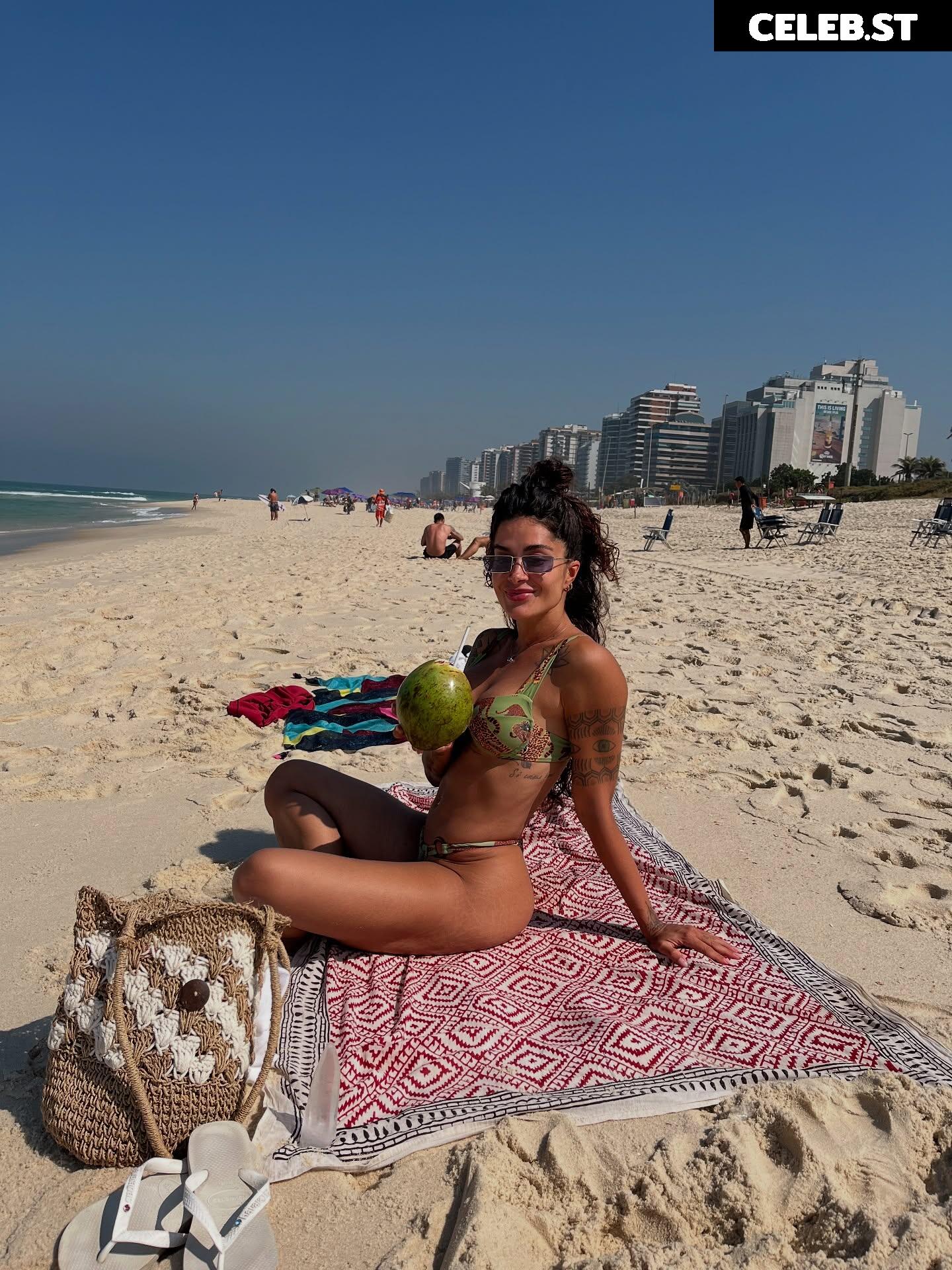 Aline Riscado Image 10709270