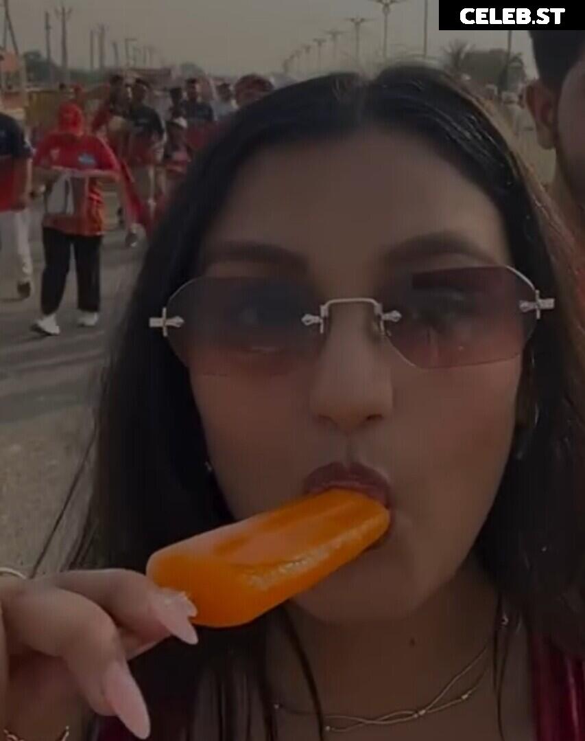 @_ayushaaaa__, Ayusha, busty Indian influencer Image 10794808