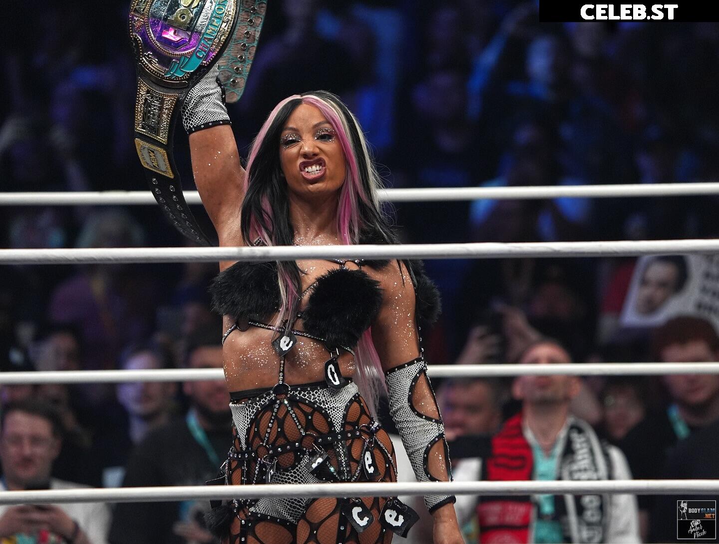 WWE Sasha Banks | Mercedes Moné Image 10788735