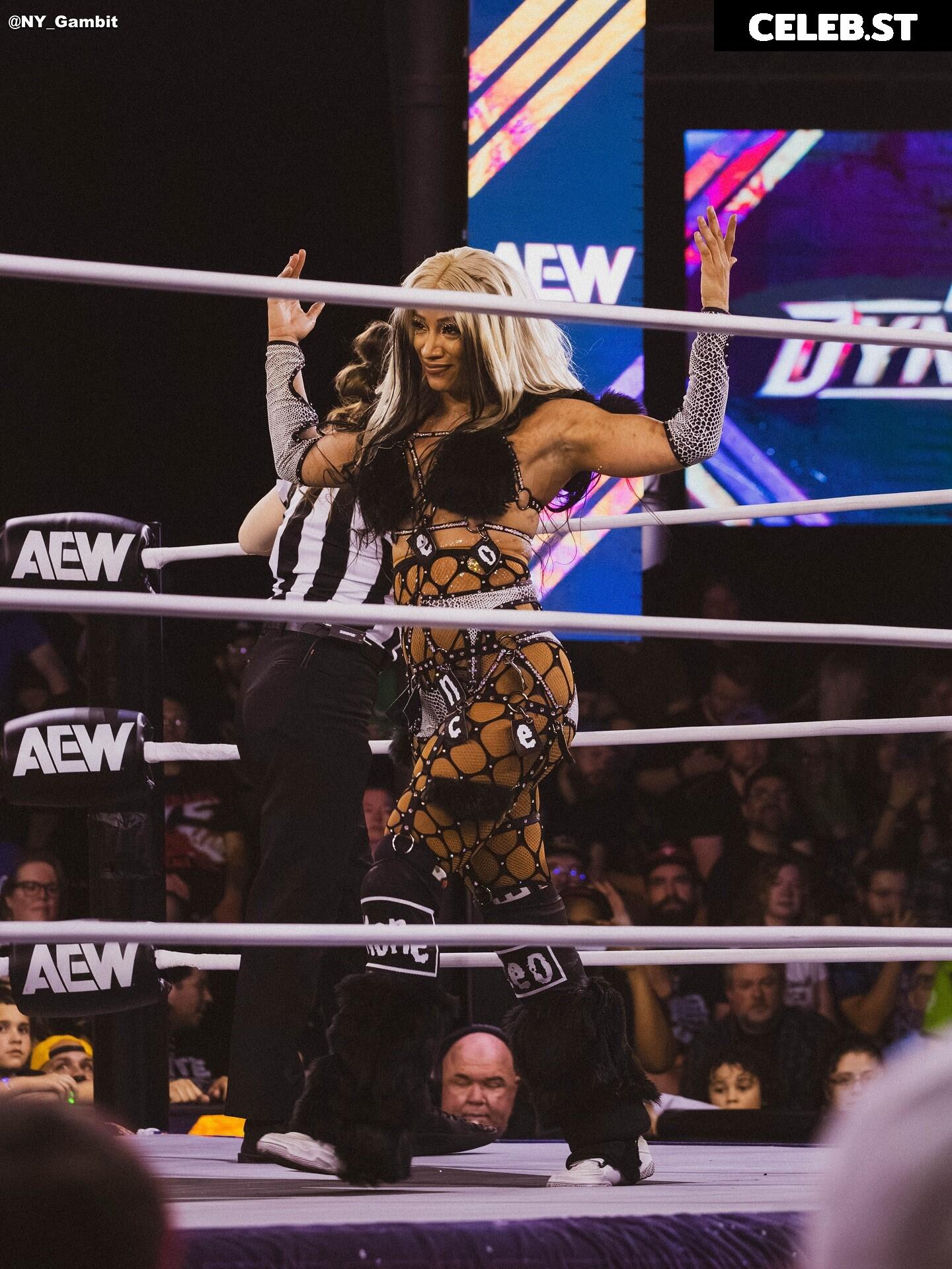 WWE Sasha Banks | Mercedes Moné Image 10788743