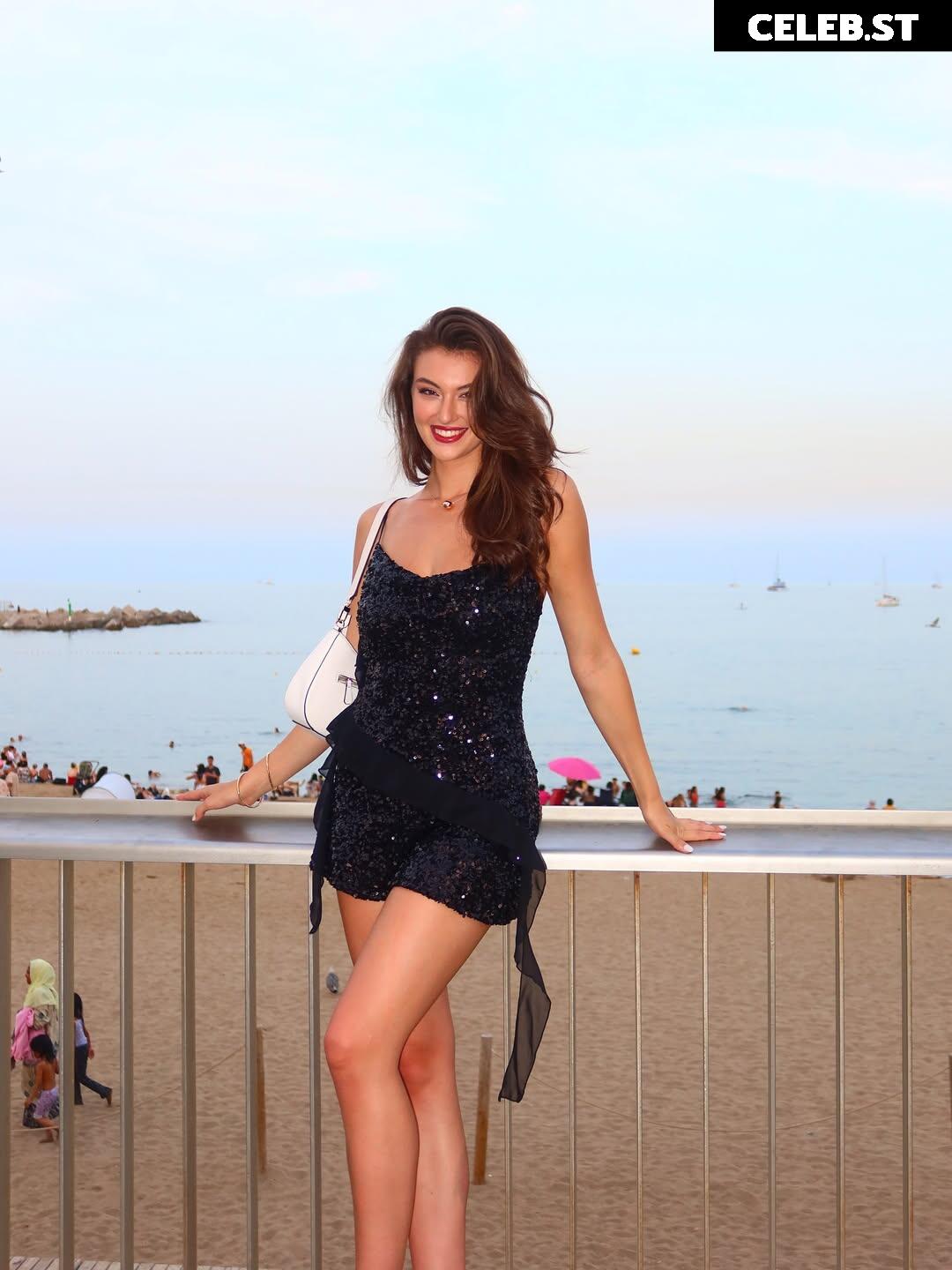 Rachel Michelle - Beautyandbrainswithatwist Image 10786199