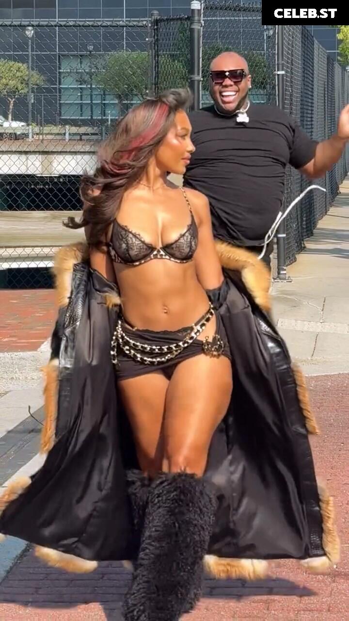 Parker McKenna Posey Image 10789990