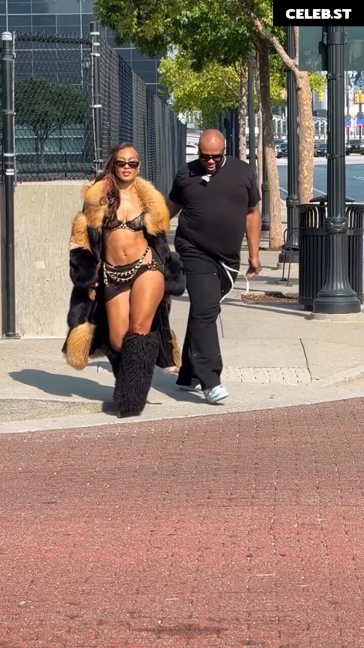 Parker McKenna Posey Image 10789986