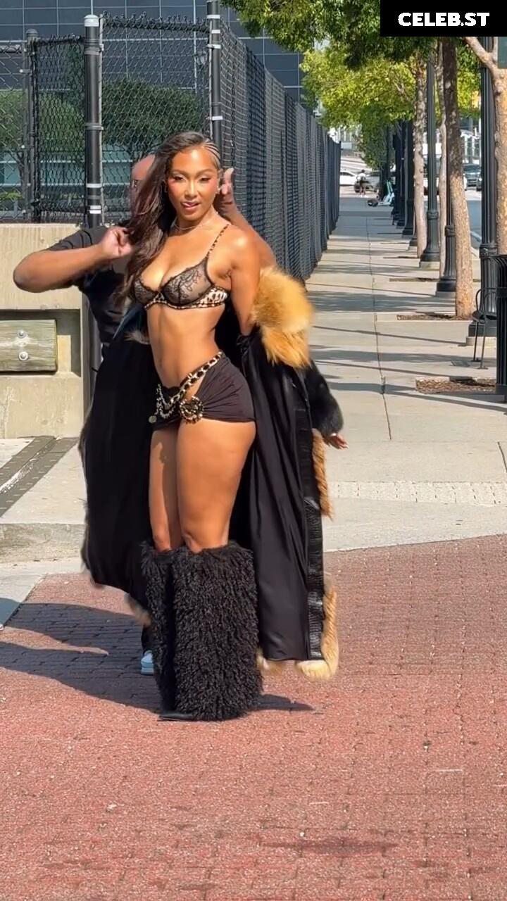 Parker McKenna Posey Image 10789989