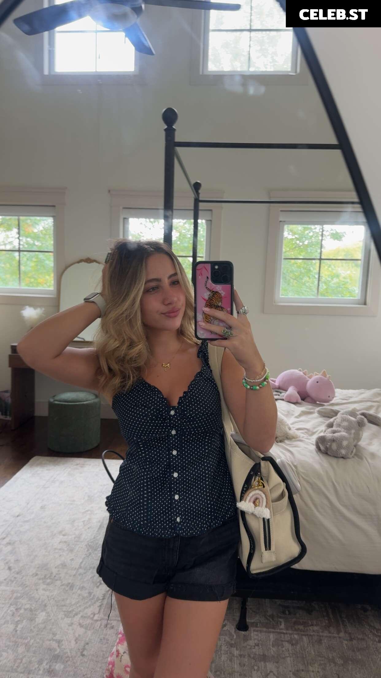 Ava Kolker Image 10789407