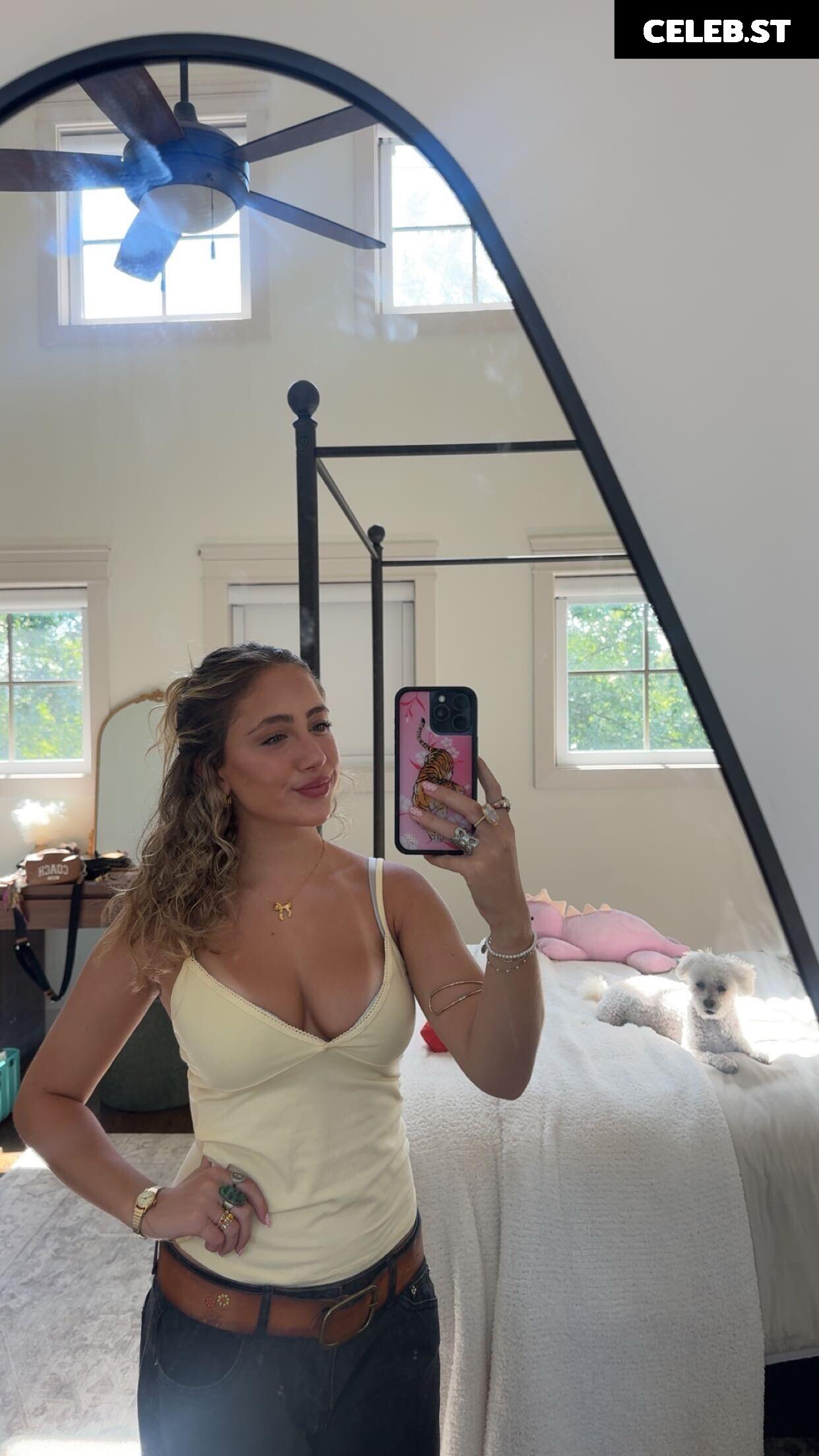 Ava Kolker Image 10789396