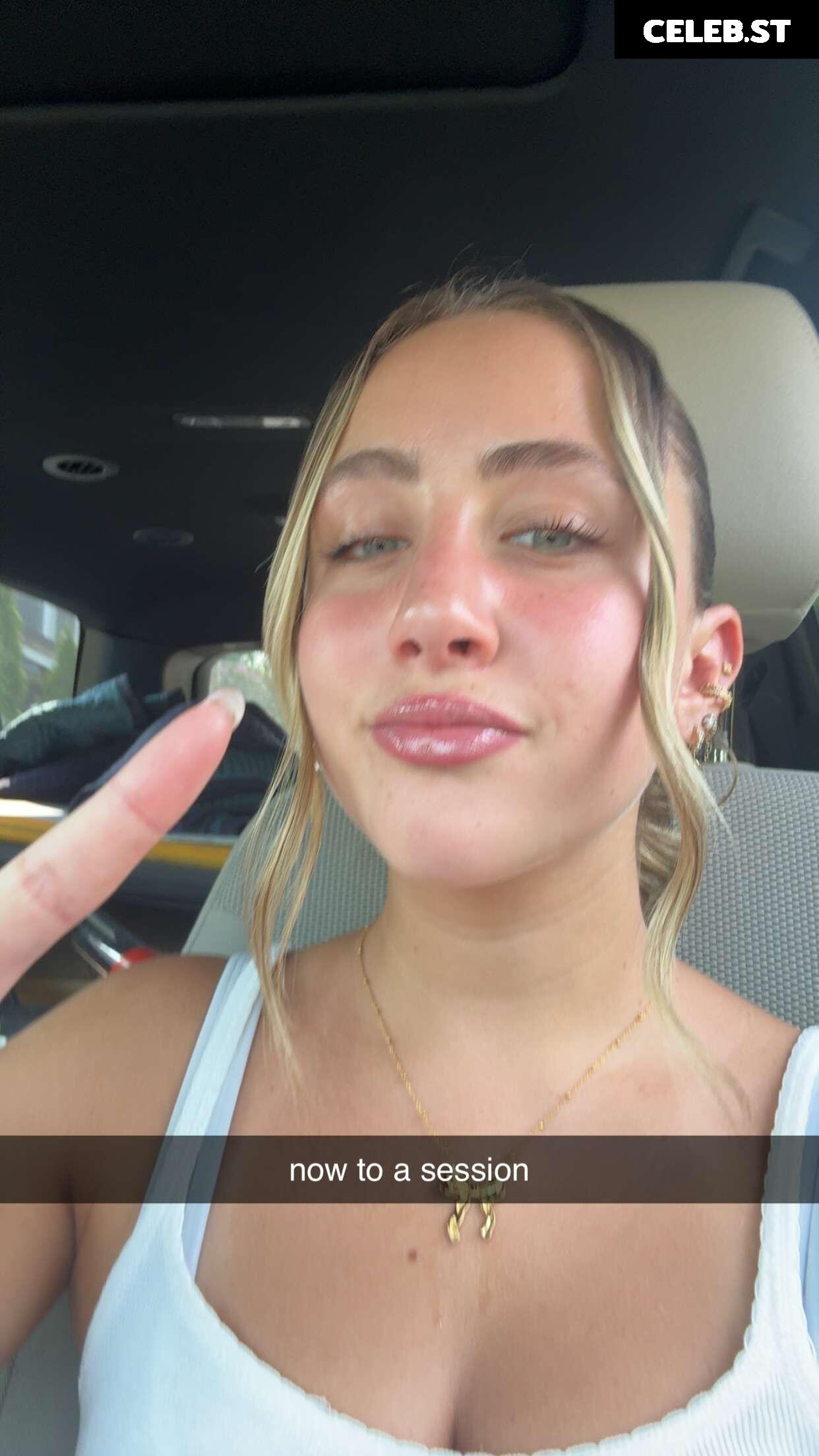 Ava Kolker Image 10789395