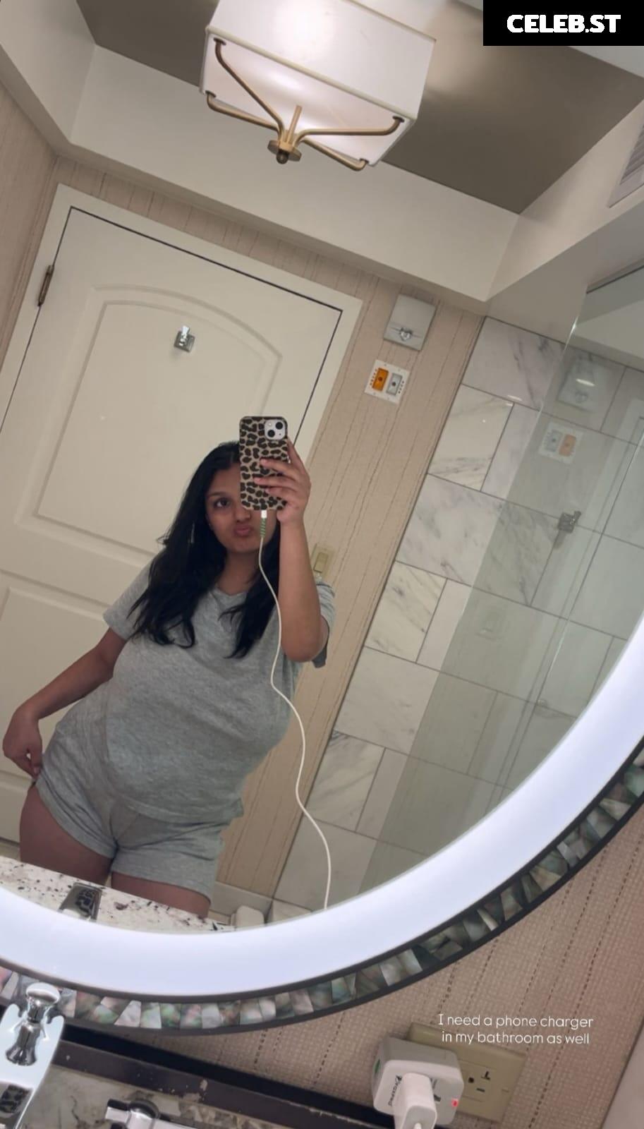 @_ayushaaaa__, Ayusha, busty Indian influencer Image 10656361
