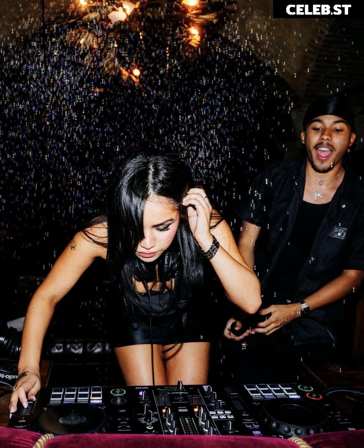 Tara yummy Image 10659428