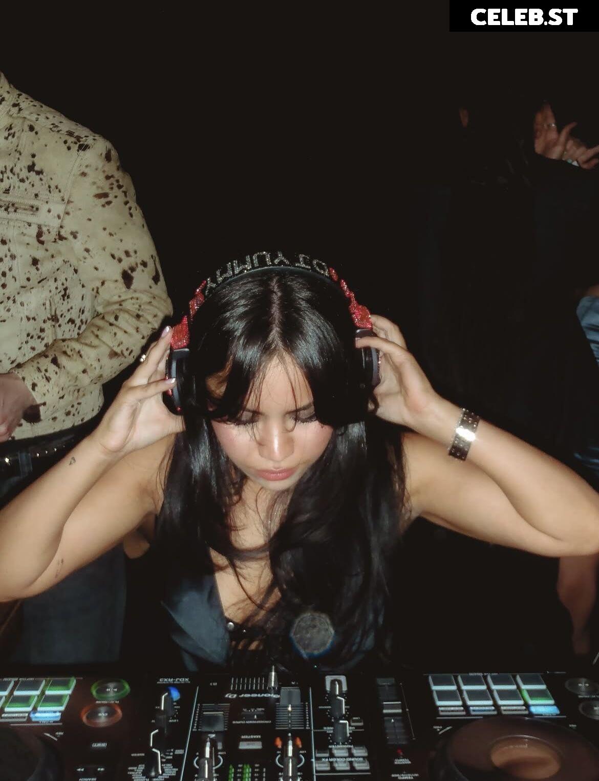 Tara yummy Image 10659432