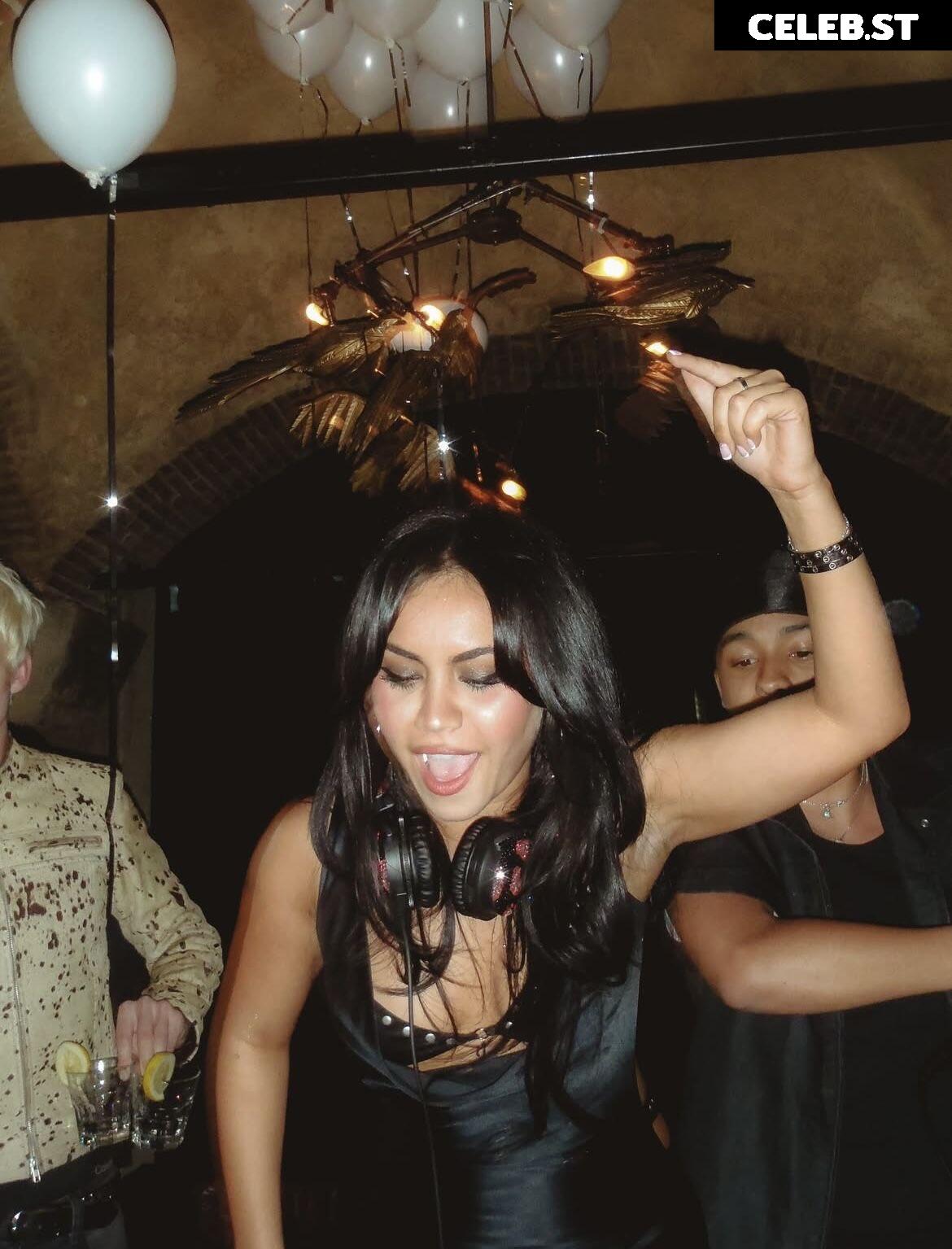 Tara yummy Image 10659431