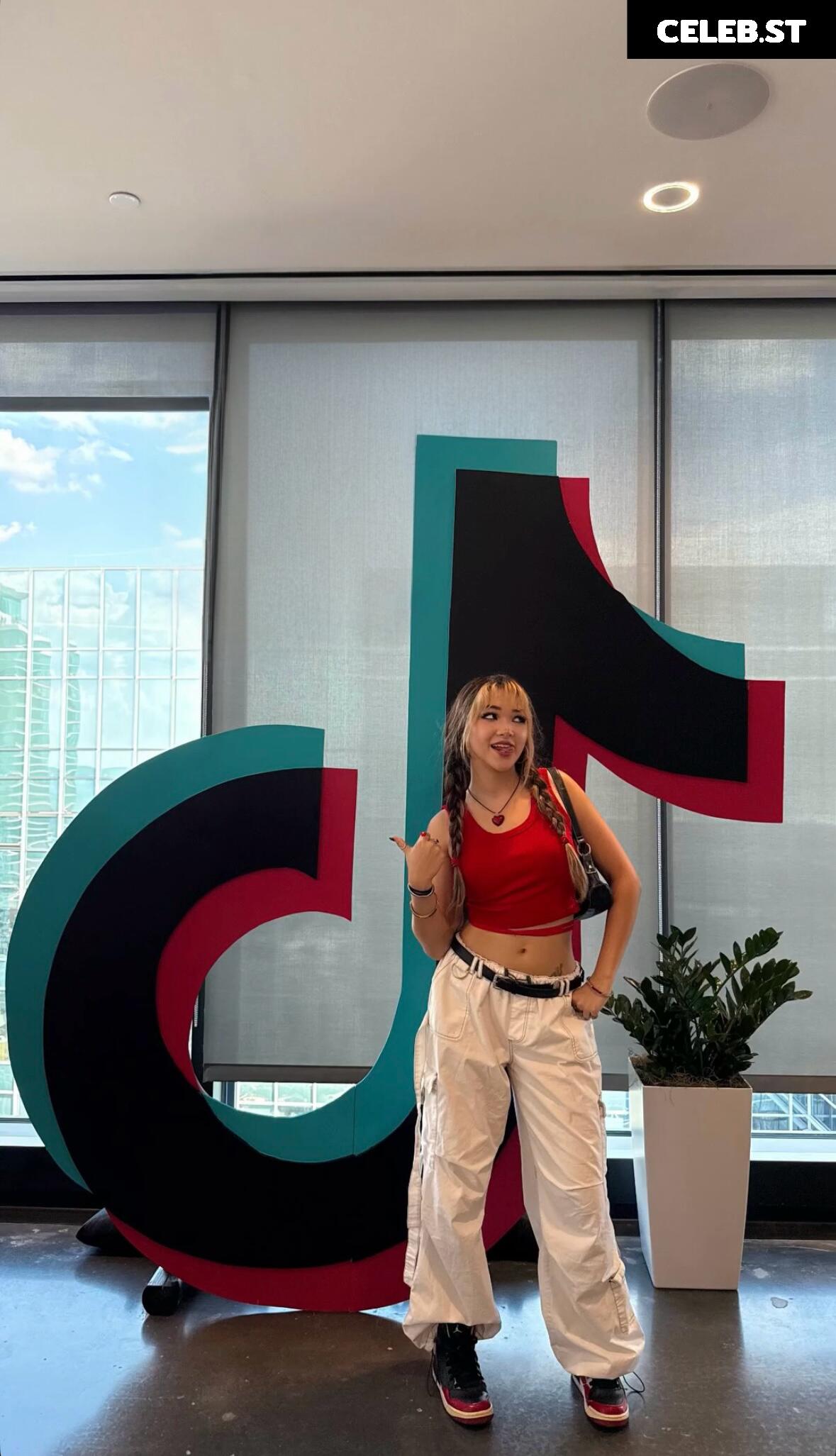 Natalie Tran / itsnatalietran Image 10664418