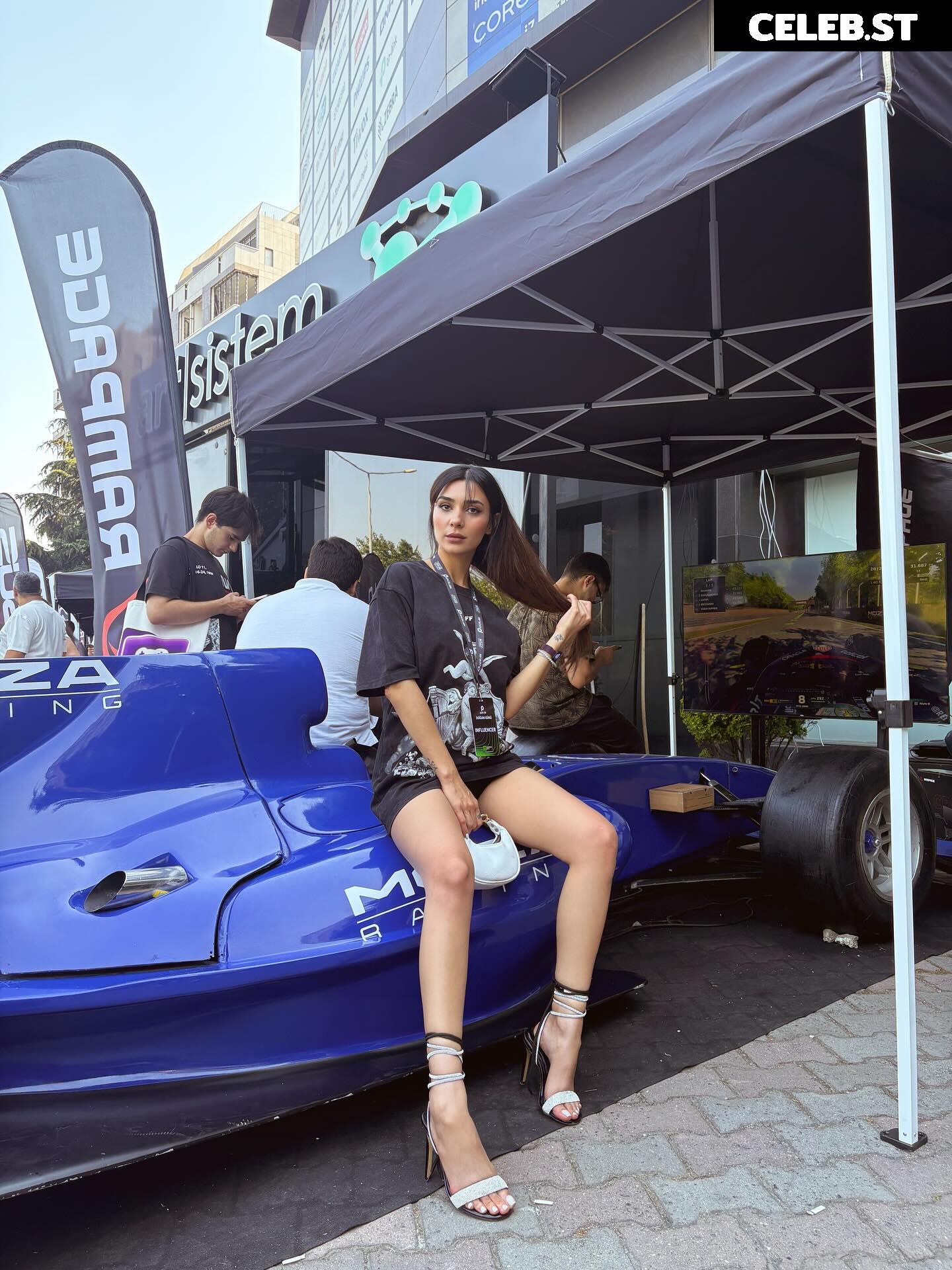 Kübra &quot;Miranda&quot; Çamlıbel Image 10666394