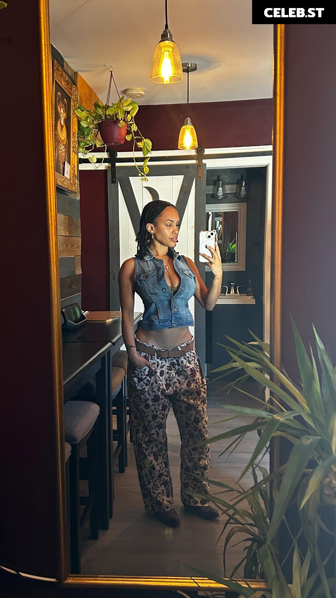 Aaliyeezy Image 10661930