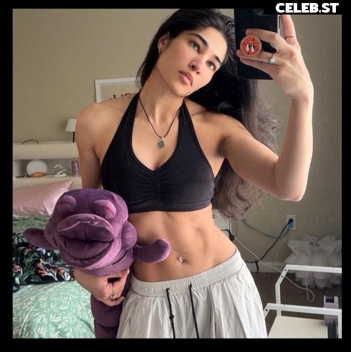 Naila Iqbal / alienalianz / NylaWHO / NylaWHO1 Image 10660656