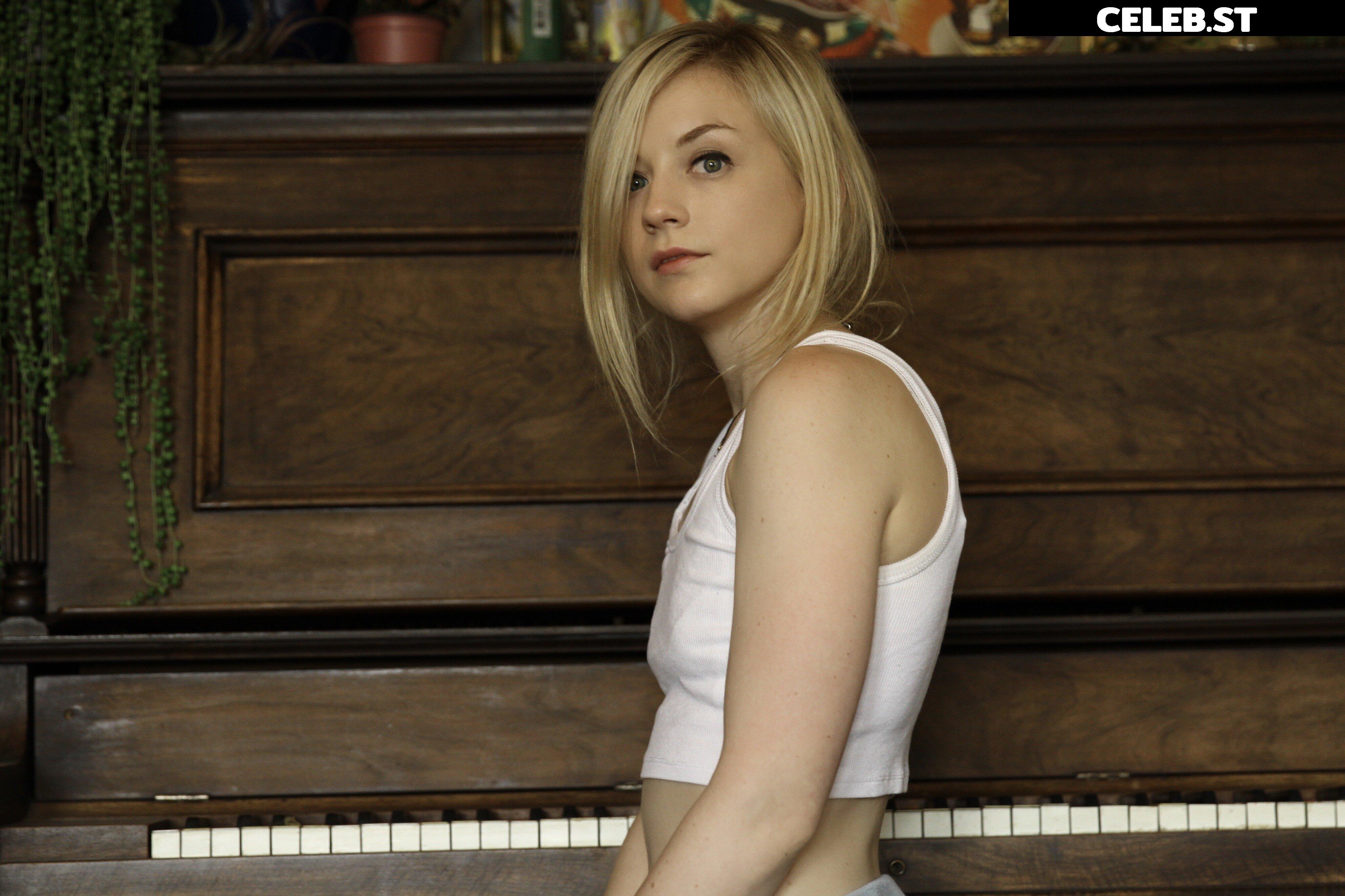 Emily Kinney | Best Known: TWD Image 10671330