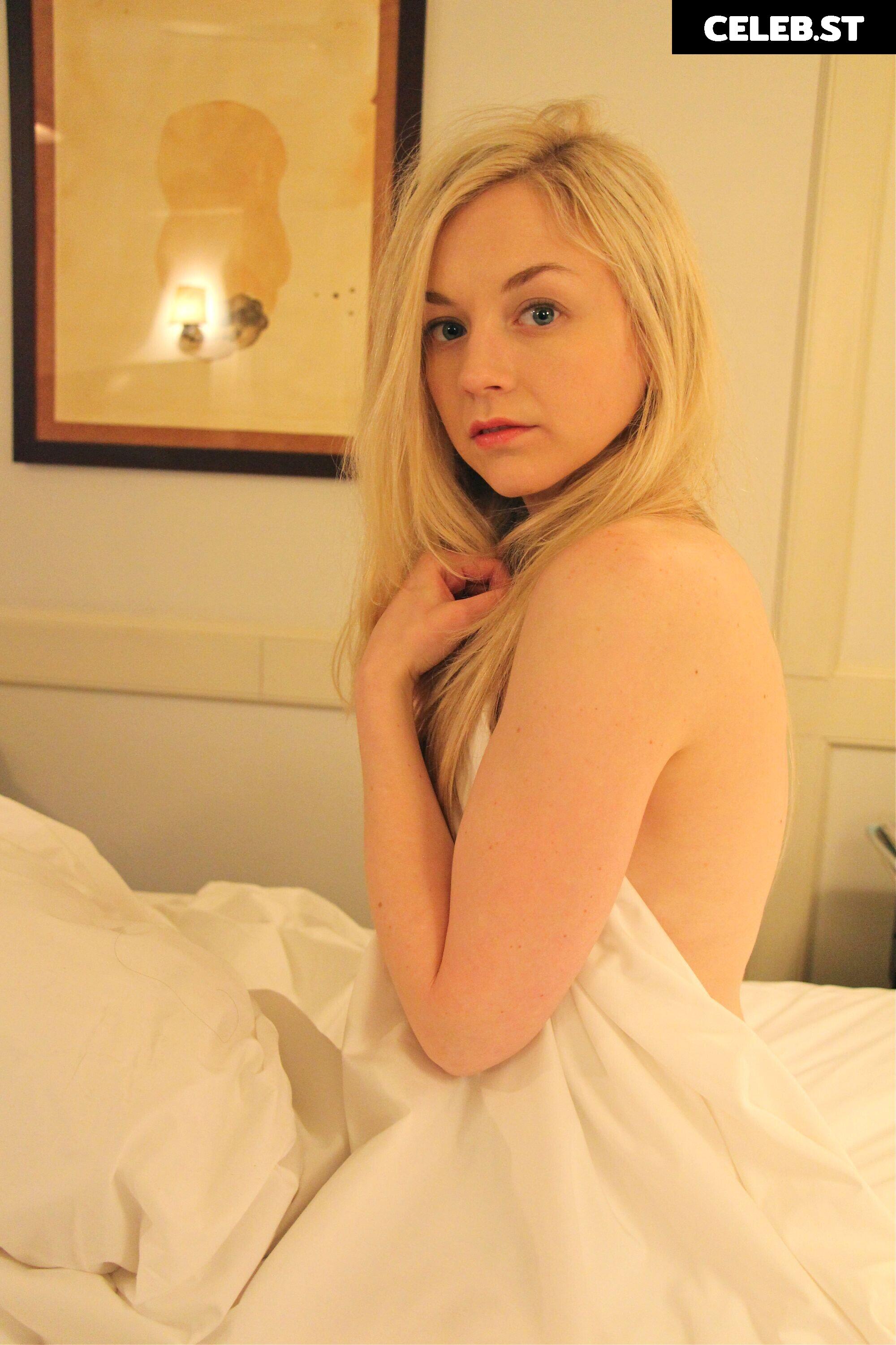 Emily Kinney | Best Known: TWD Image 10671337