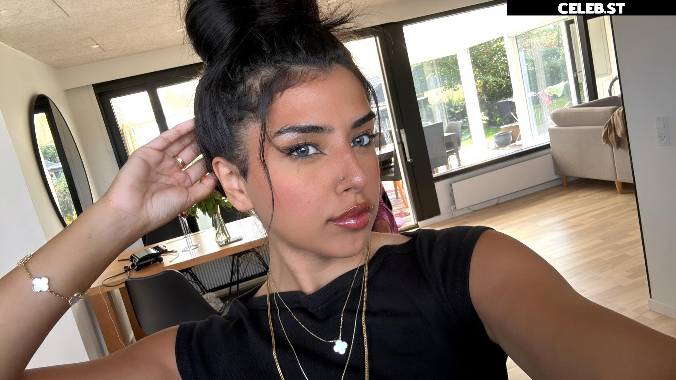 gal akbari / gal.cal / q.gal Image 10671368