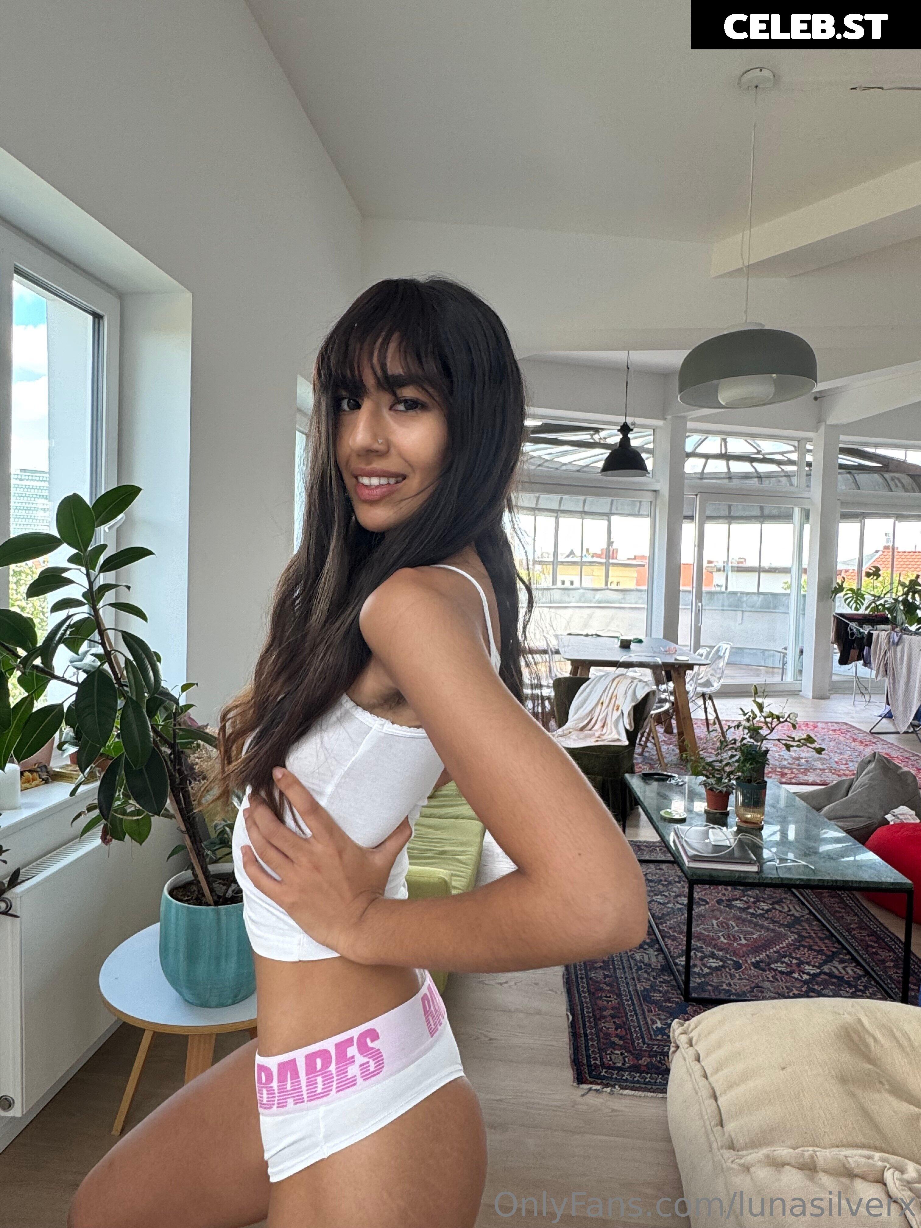 lunasilverx / Aaeysha Image 10679891