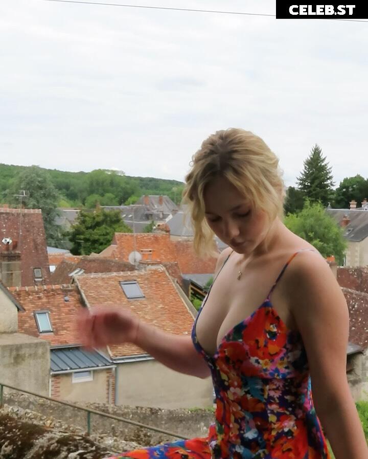 Lily Brooks O’Briant Image 10618893