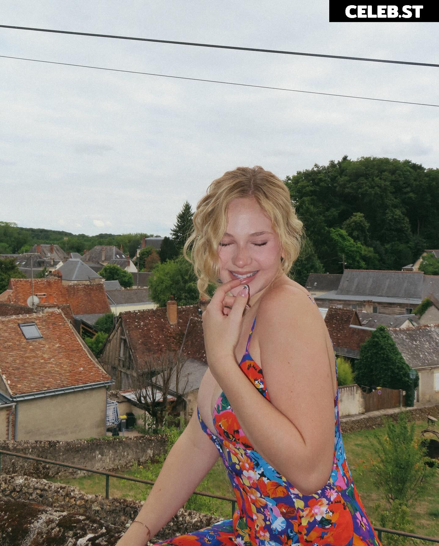 Lily Brooks O’Briant Image 10618890