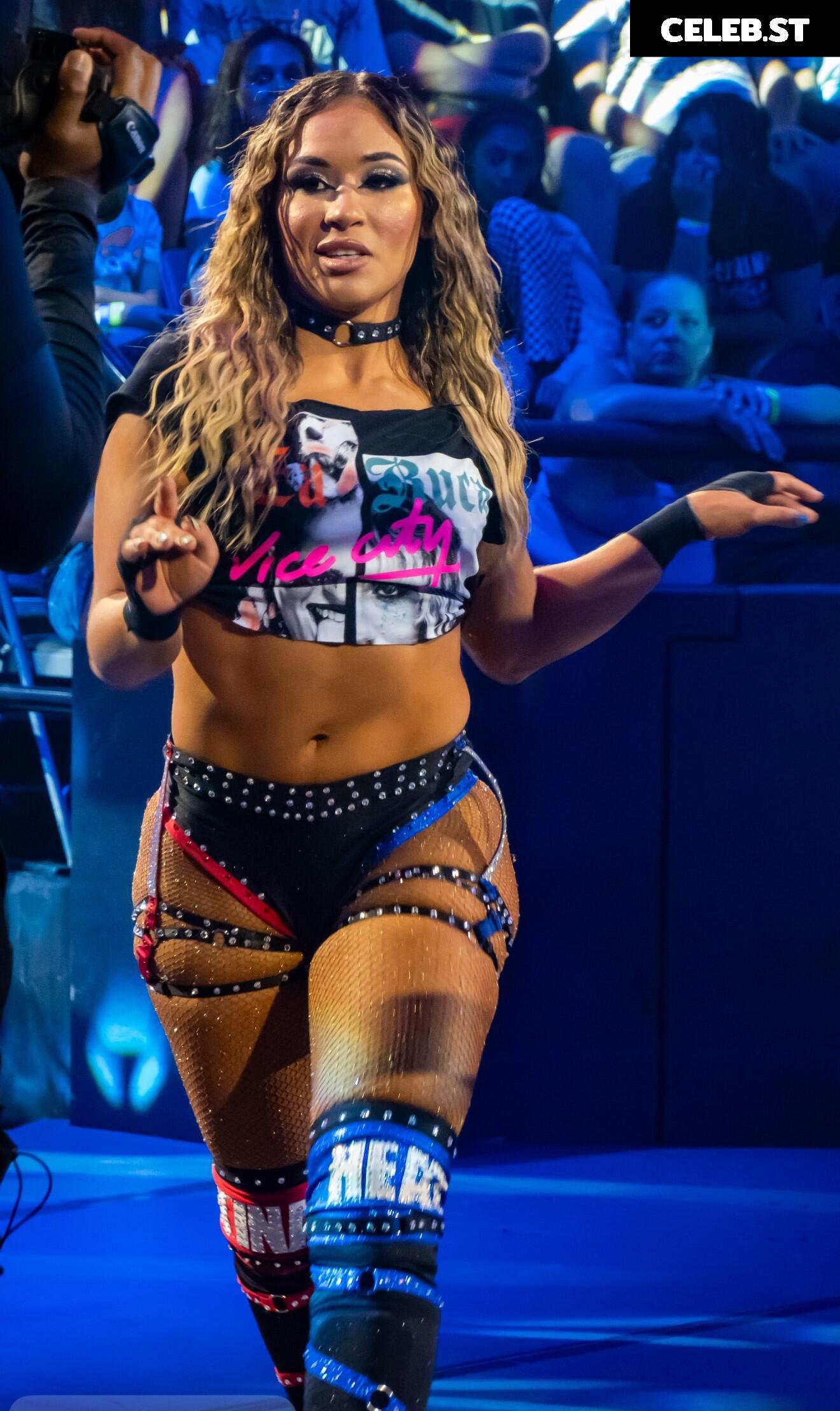 Valerie Loureda | Lola Vice Image 10618695