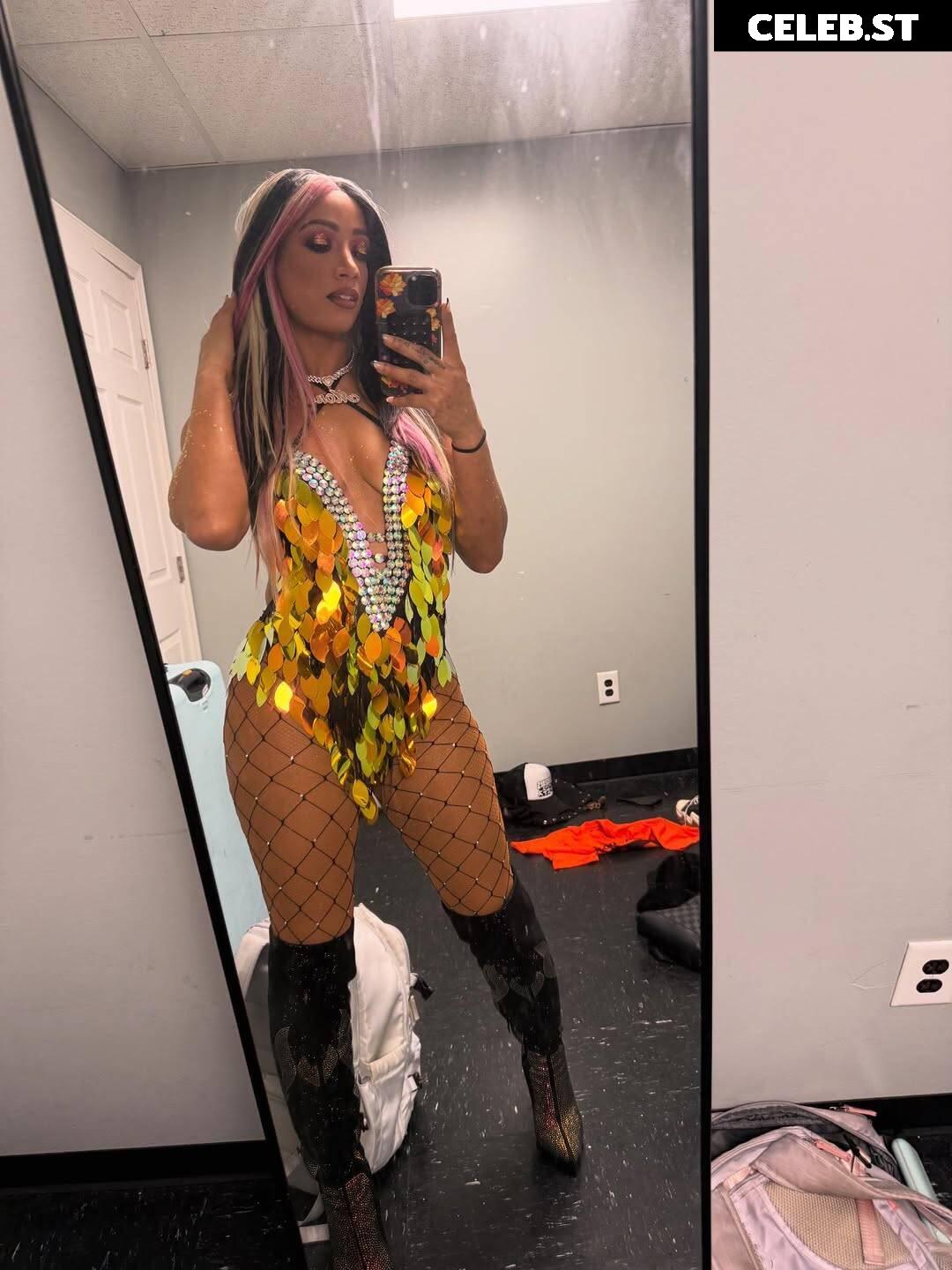 WWE Sasha Banks | Mercedes Moné Image 10617000