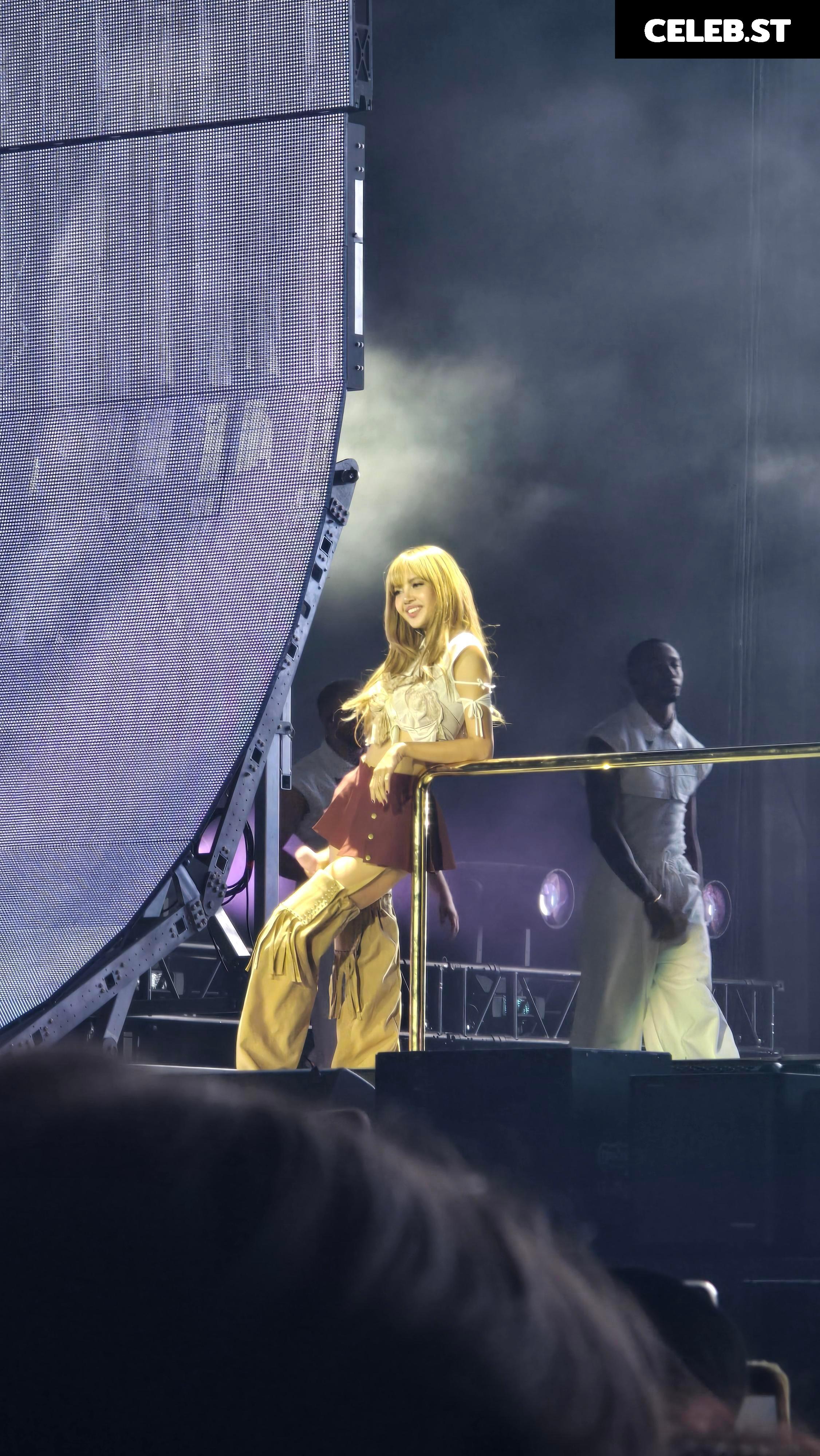 Lisa | BLΛƆKPIИK (Blackpink) Image 10617208