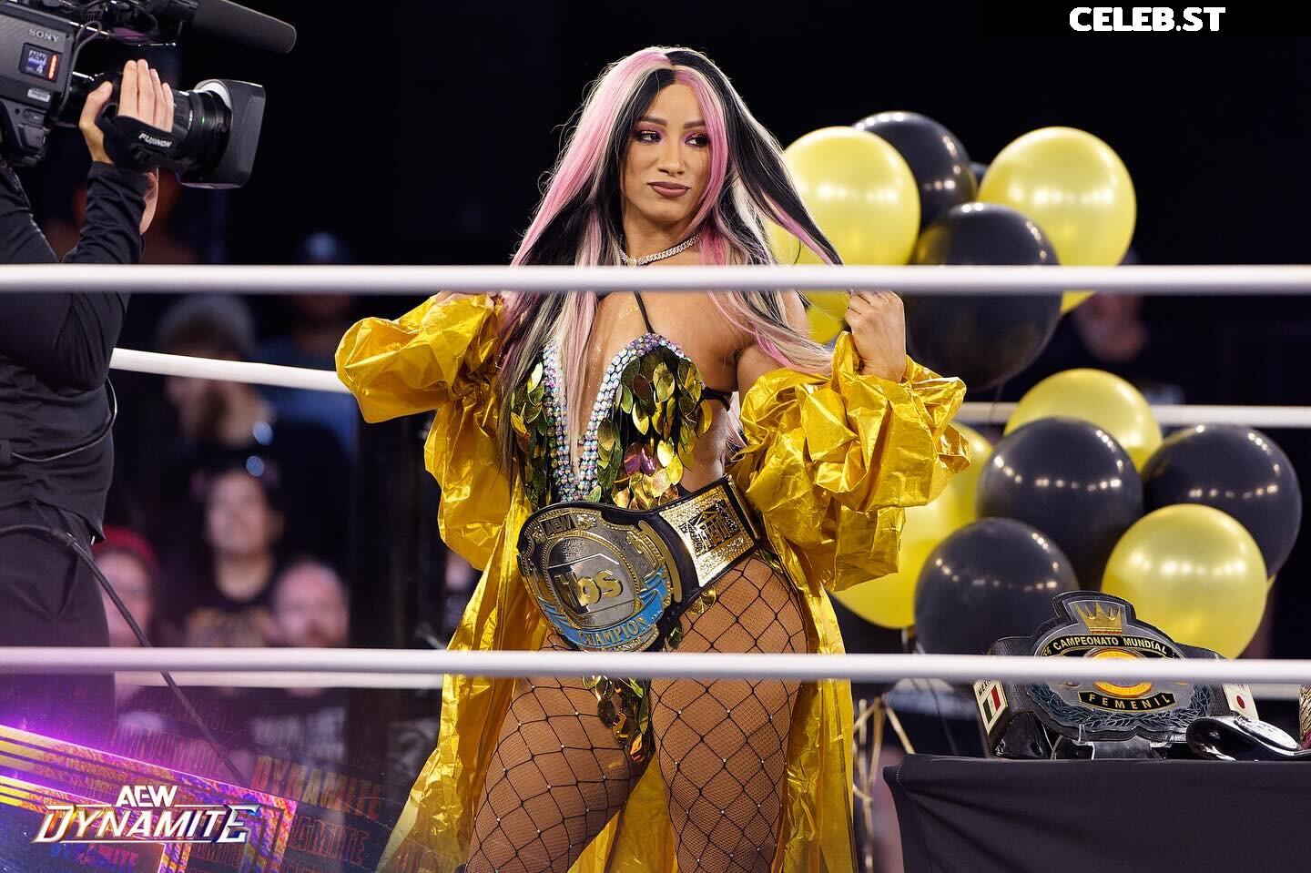 WWE Sasha Banks | Mercedes Moné Image 10616995
