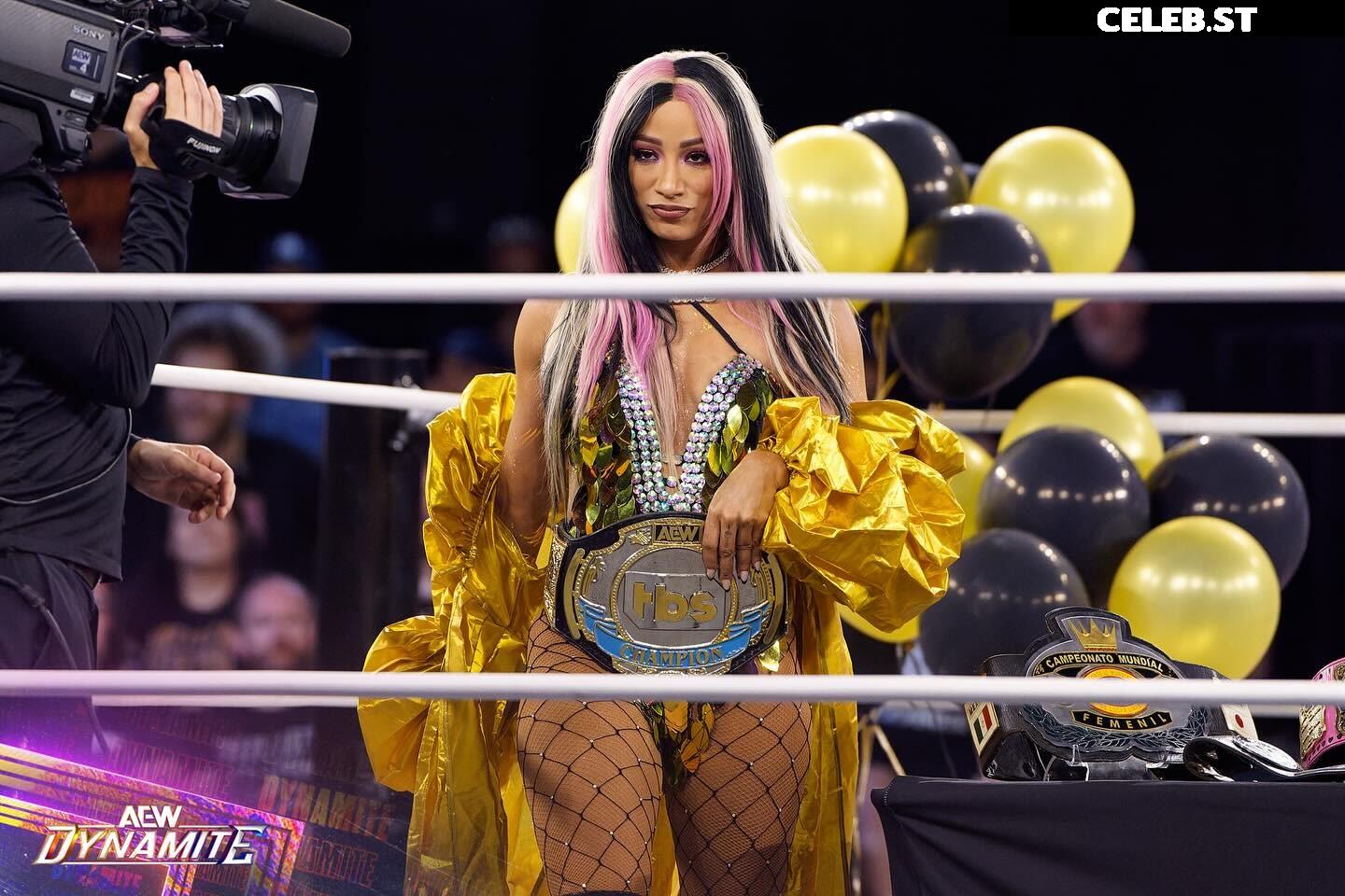 WWE Sasha Banks | Mercedes Moné Image 10616999