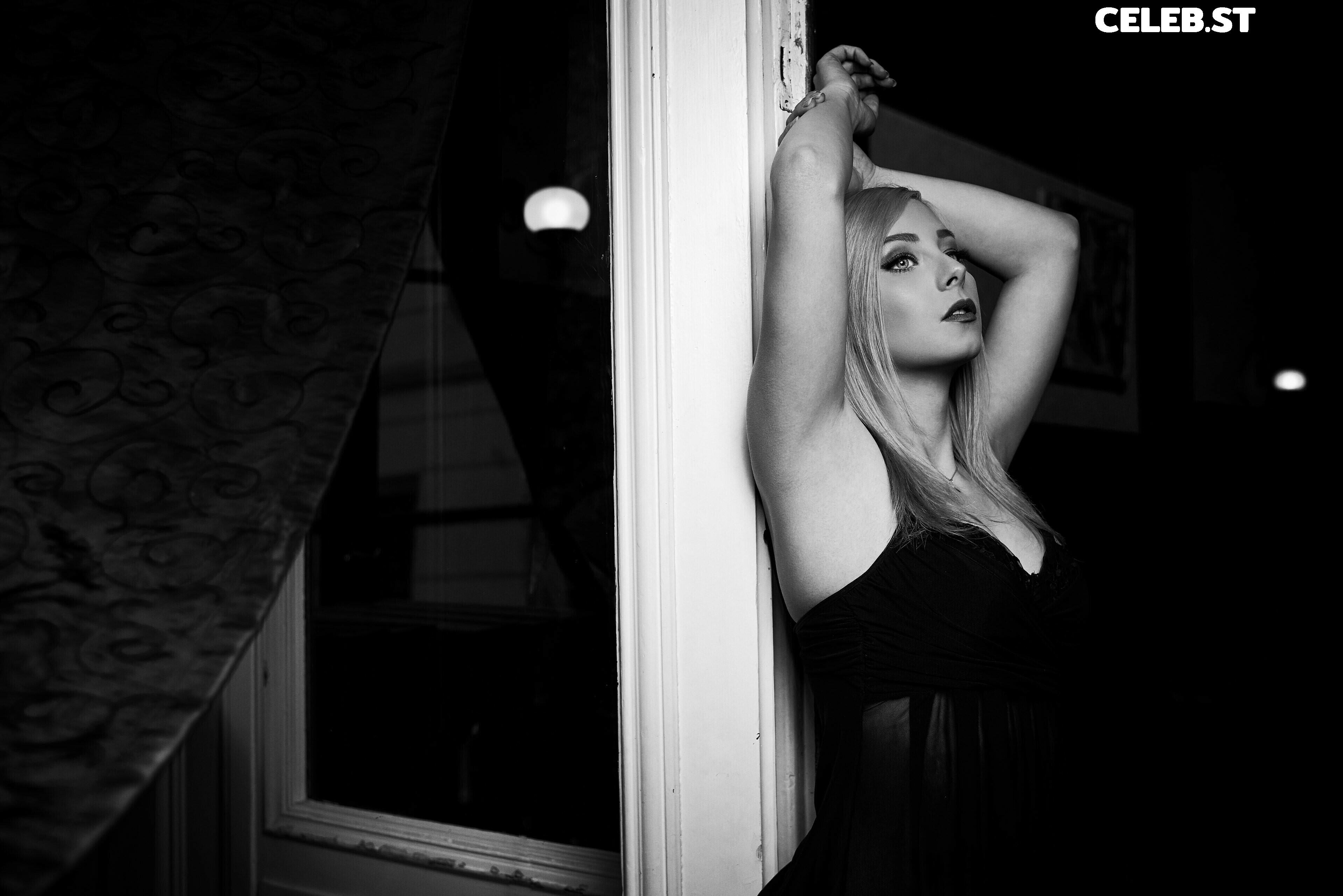 JenNyan Image 1061199