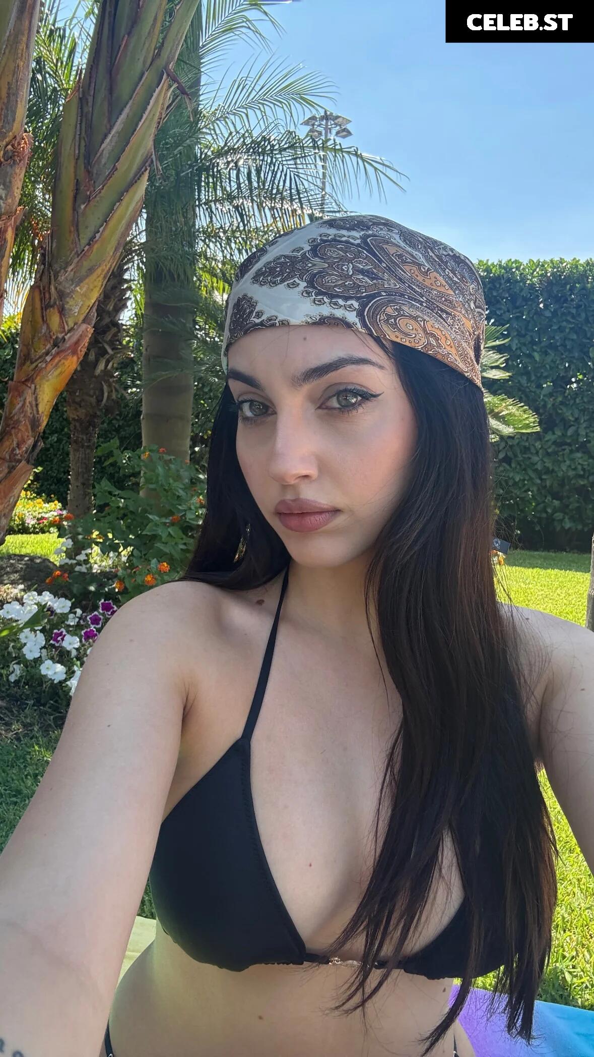 Mona Schon (Italian Streamer) Image 10613672