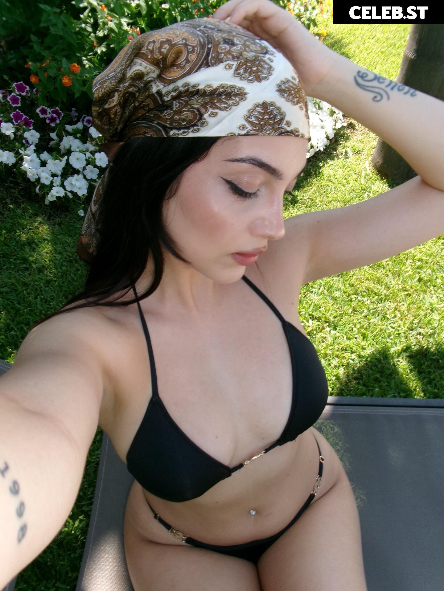 Mona Schon (Italian Streamer) Image 10613670
