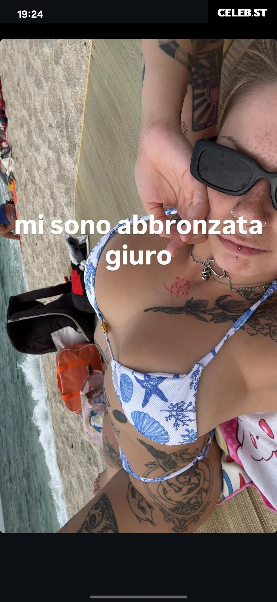 ainely / ainely32 [Busty Italian] Image 10612260