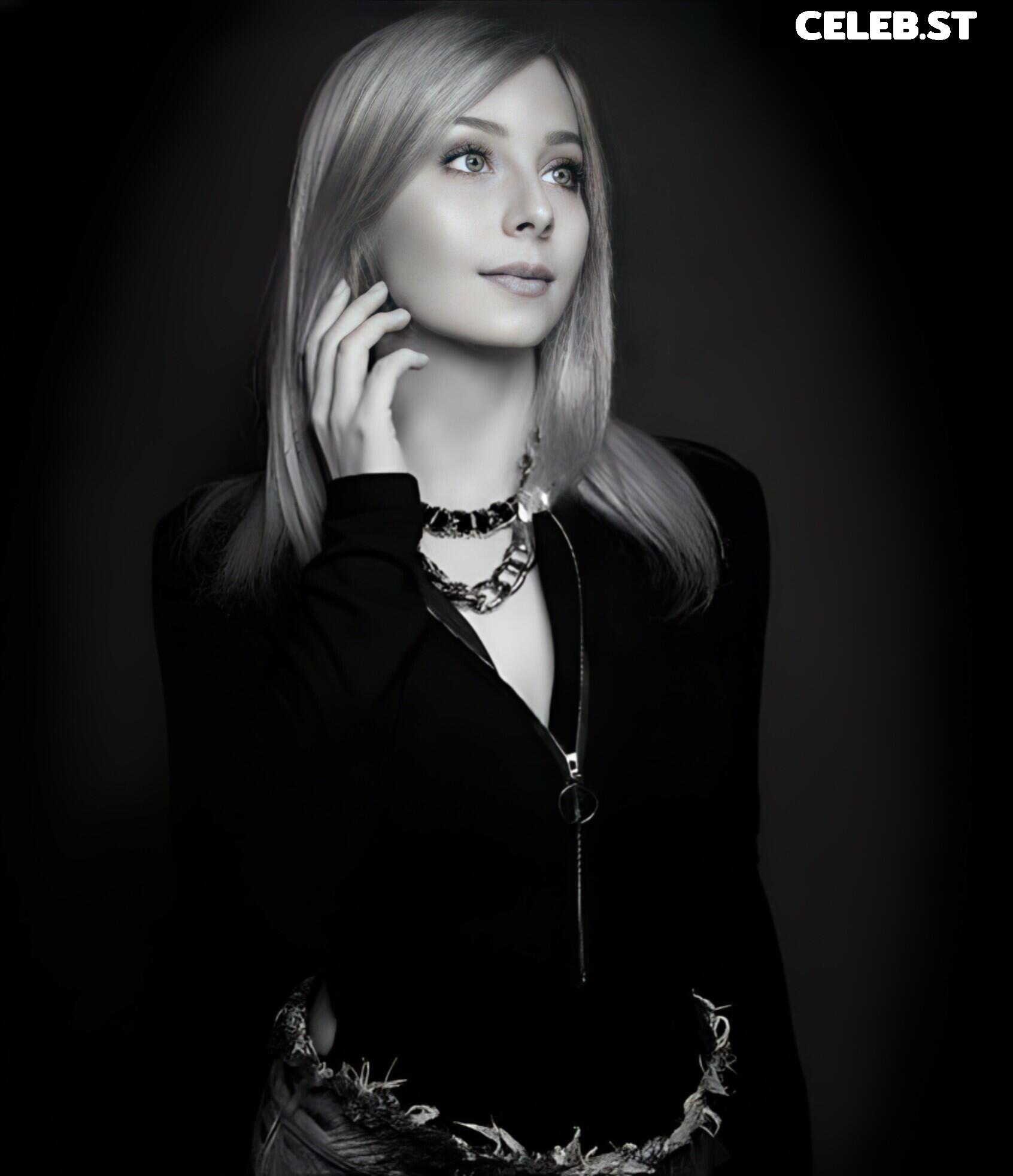 JenNyan Image 1061224