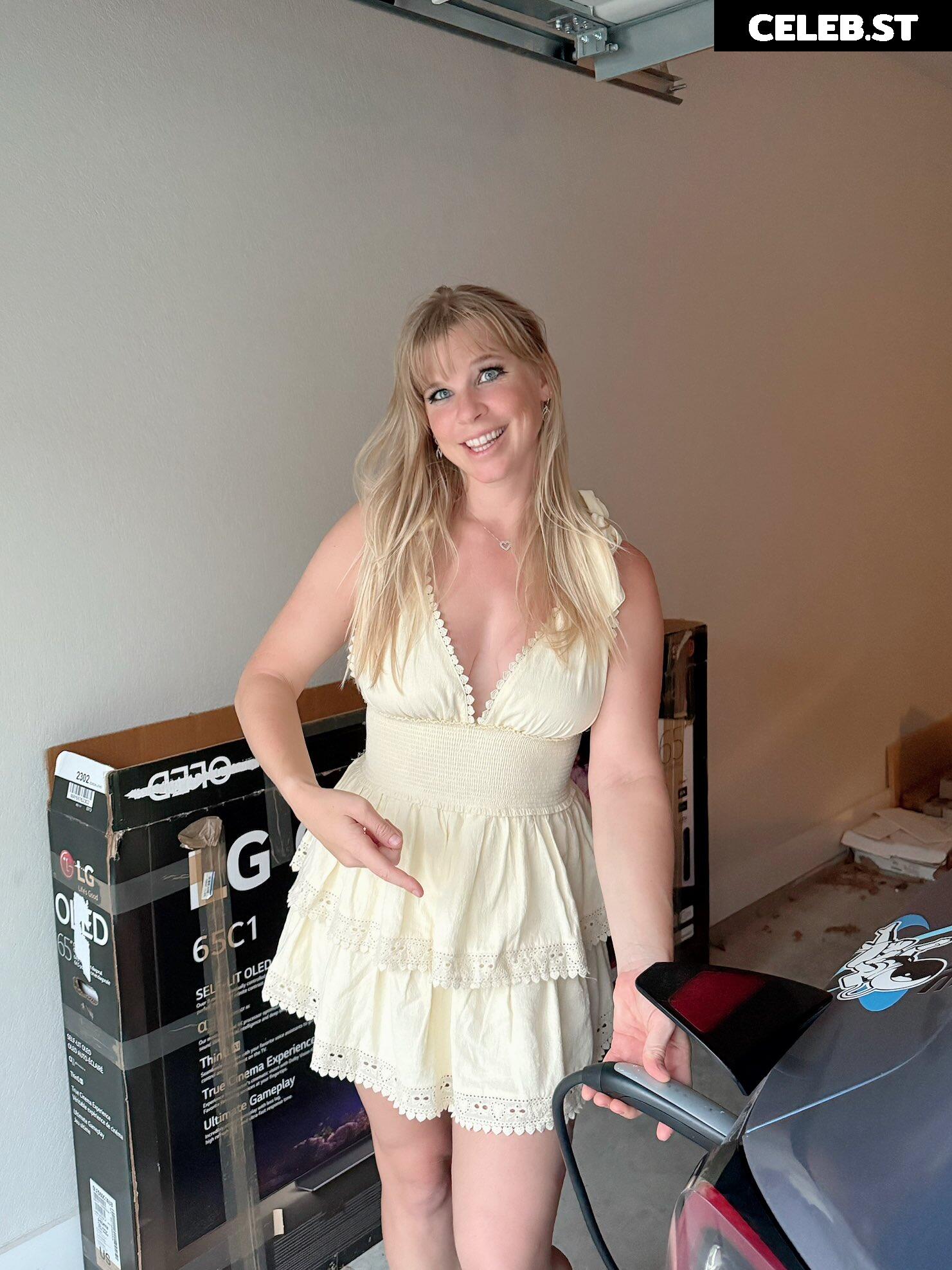 Ellie in Space / esherifftv Image 10624460